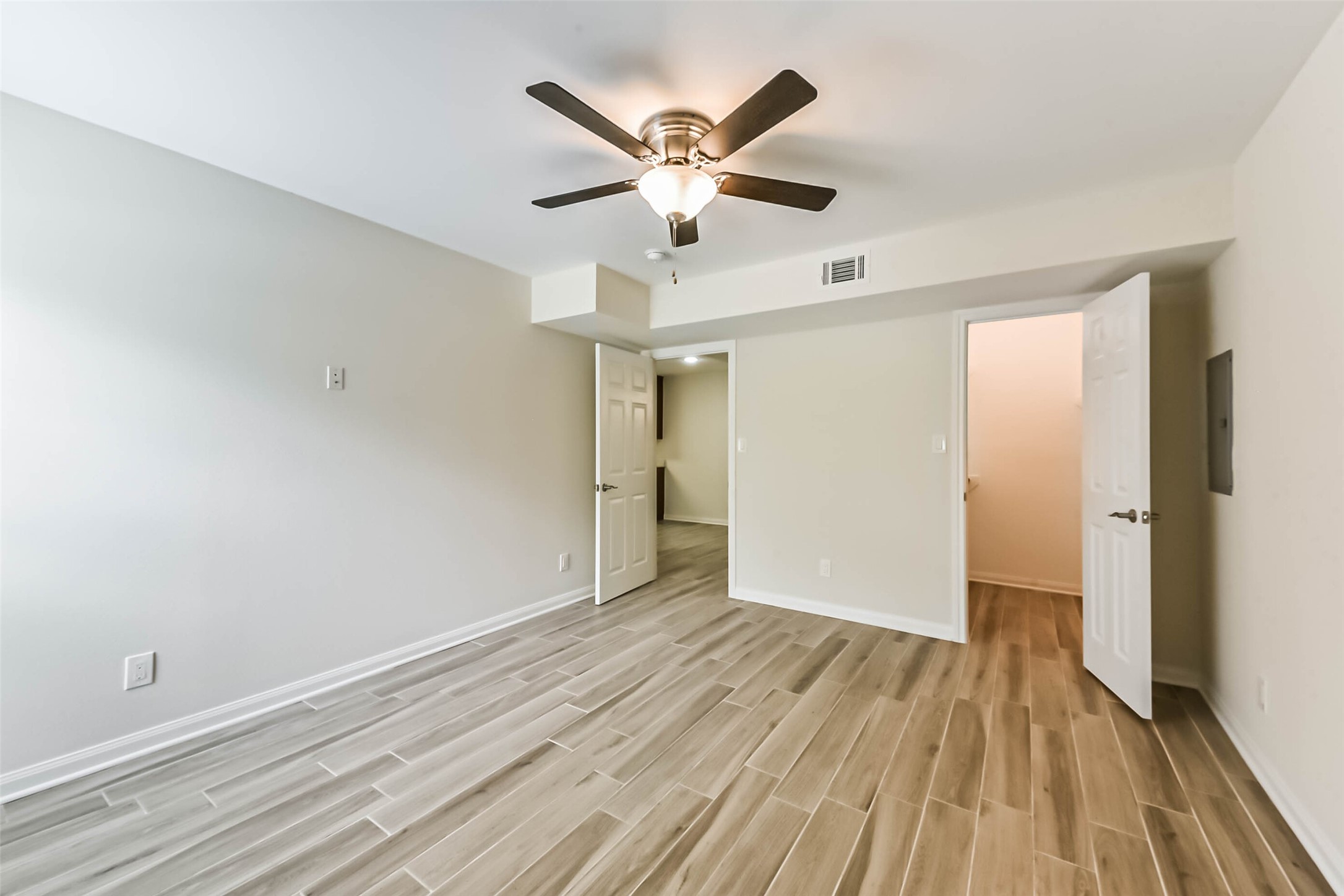 1860 White Oak Drive 245 Property Photo 12