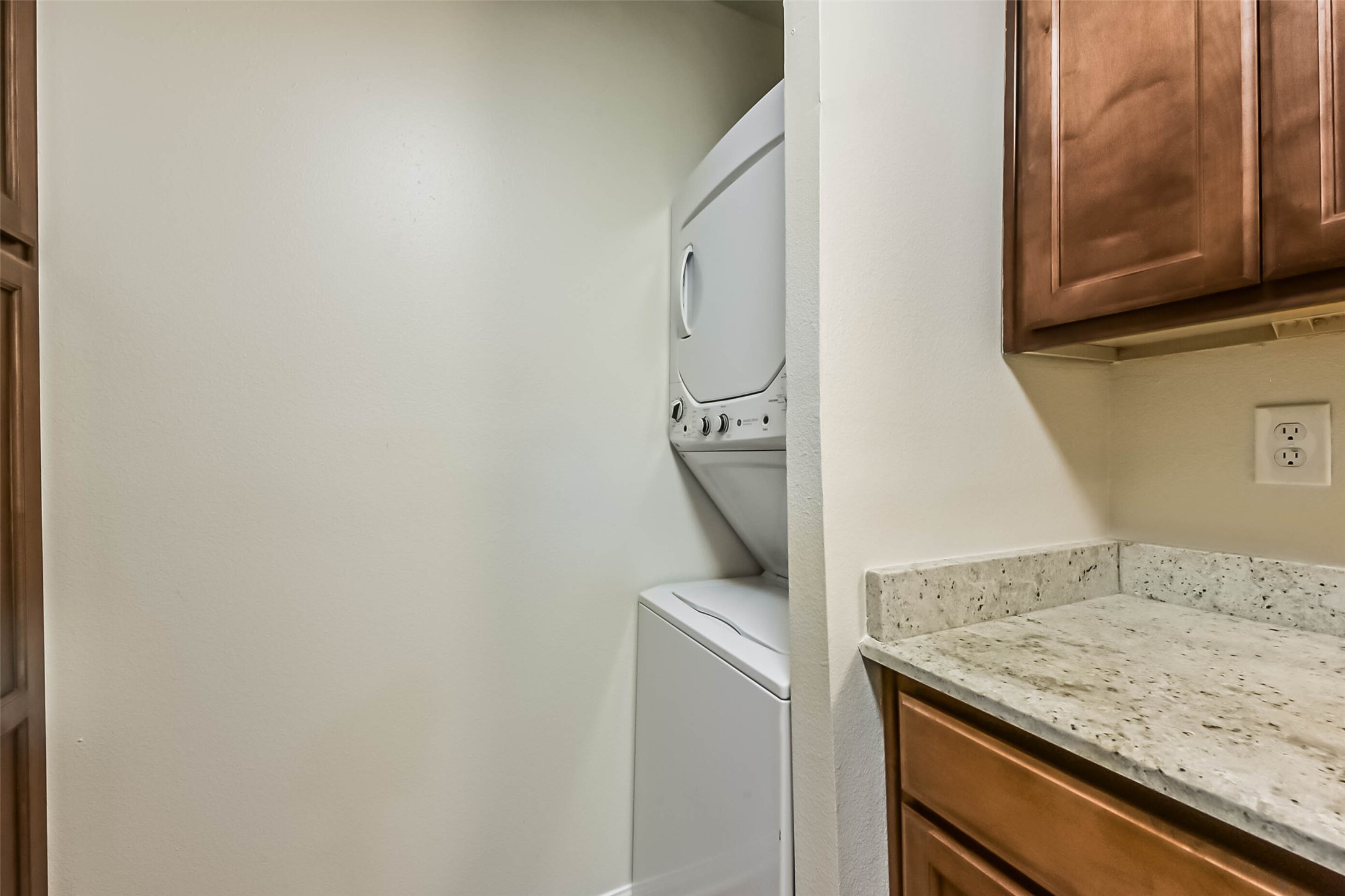 1860 White Oak Drive 245 Property Photo 17