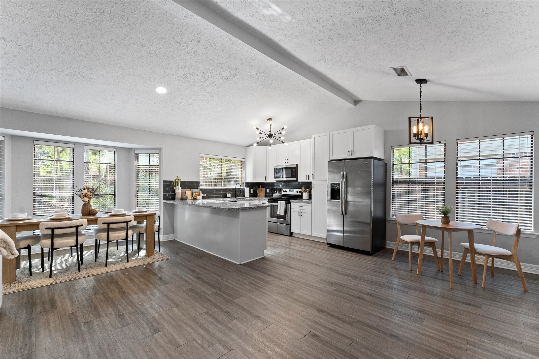 17 S Greenbud Court Property Photo 3
