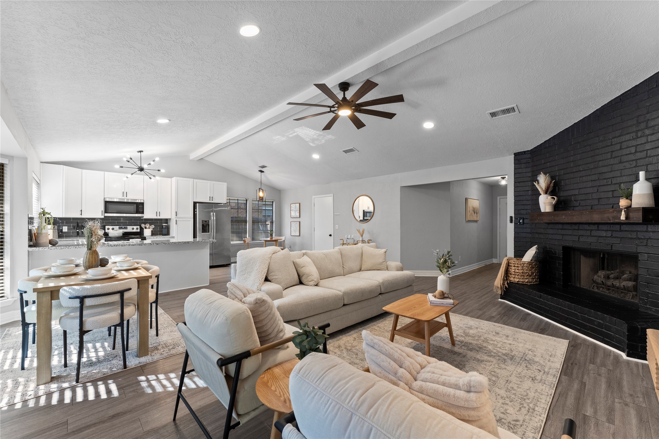 17 S Greenbud Court Property Photo 6