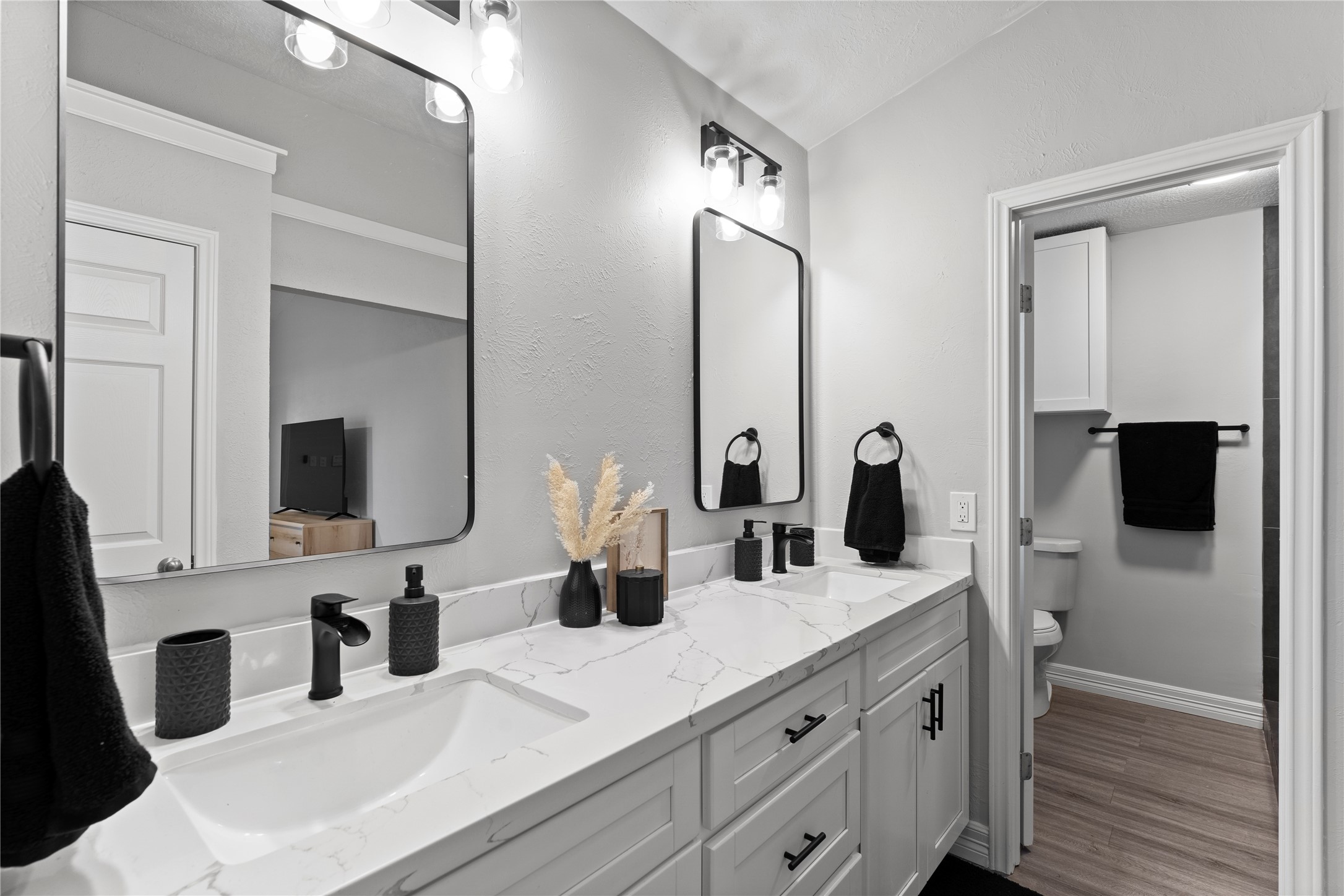 17 S Greenbud Court Property Photo 8
