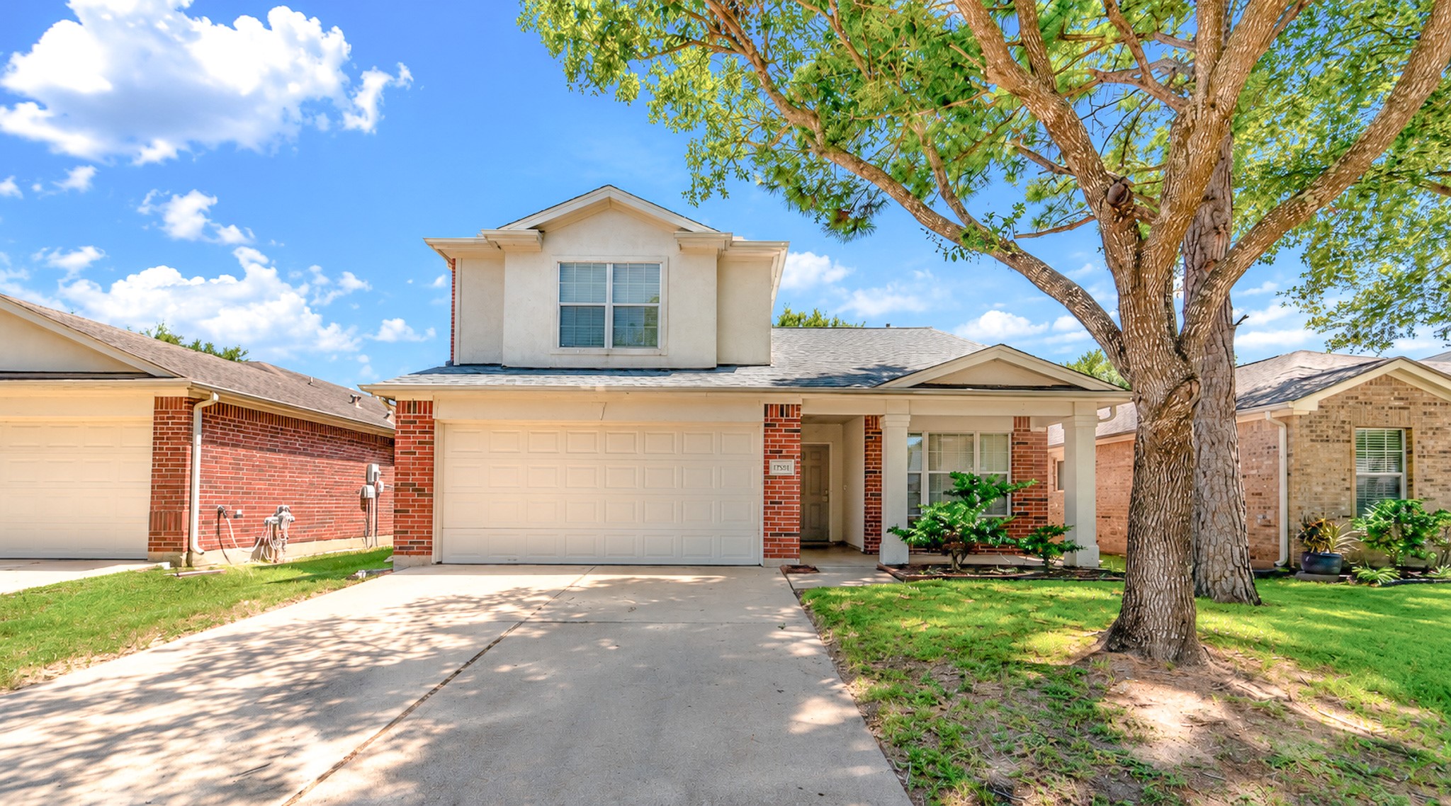 17531 Hoover Gardens Drive Property Photo 2