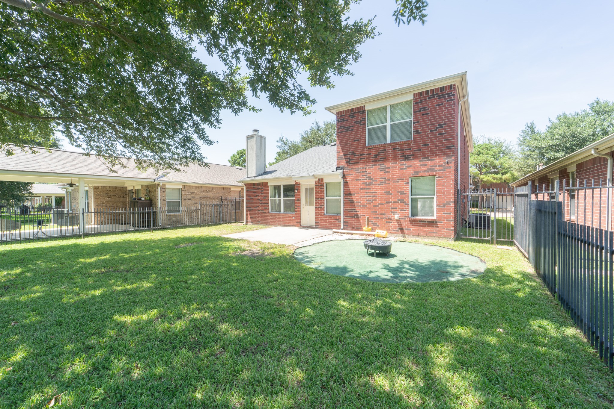 17531 Hoover Gardens Drive Property Photo 4