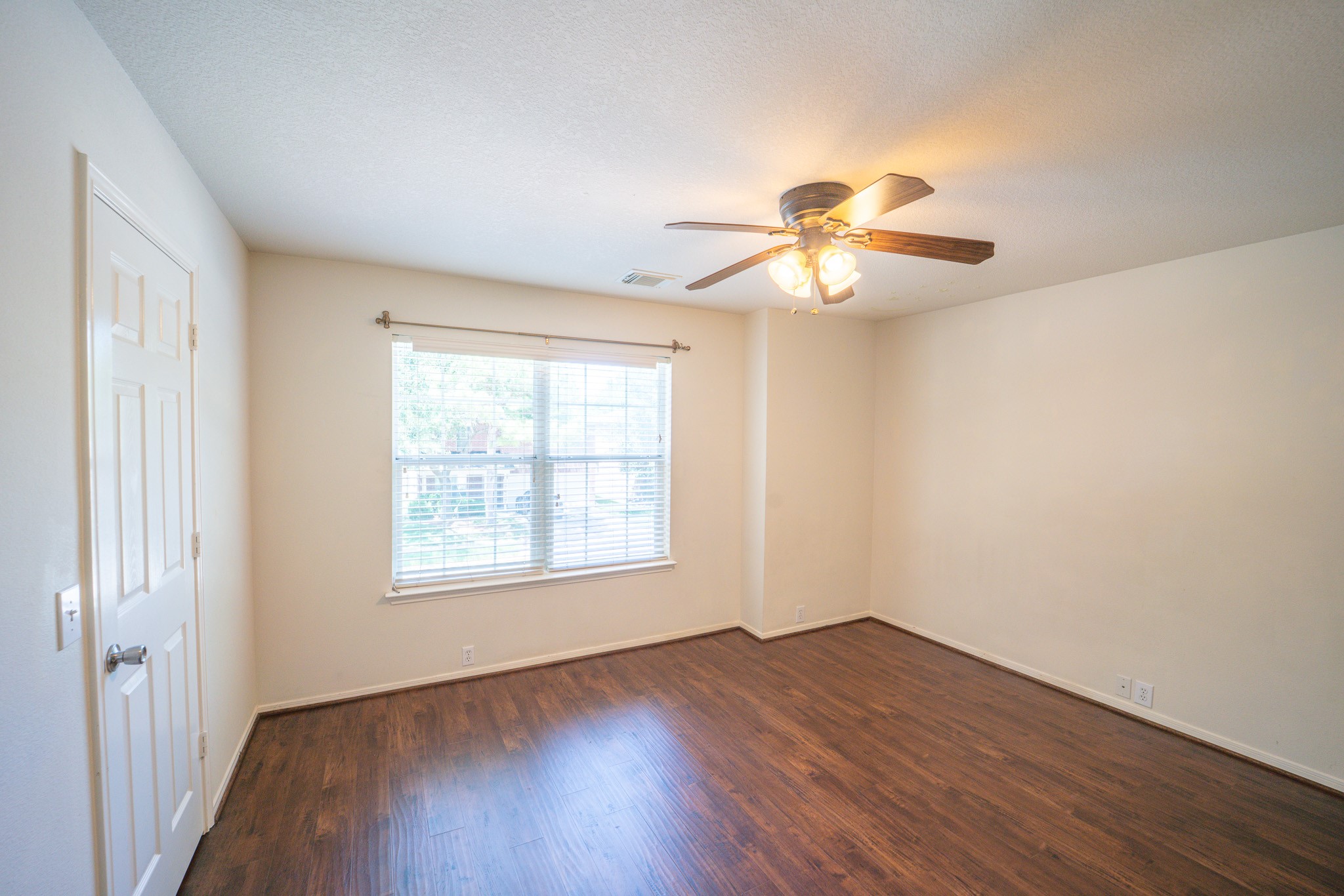17531 Hoover Gardens Drive Property Photo 25
