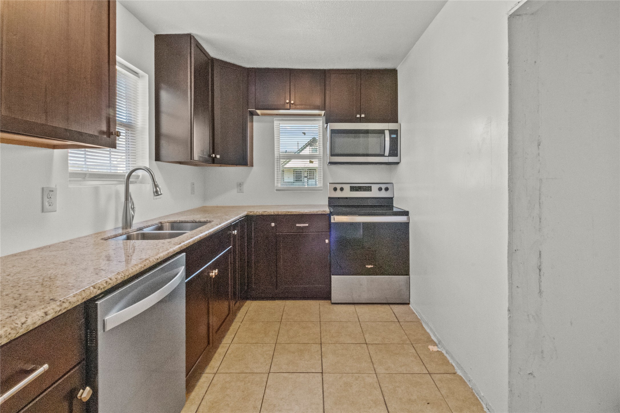 317-319 E B Street Property Photo 1