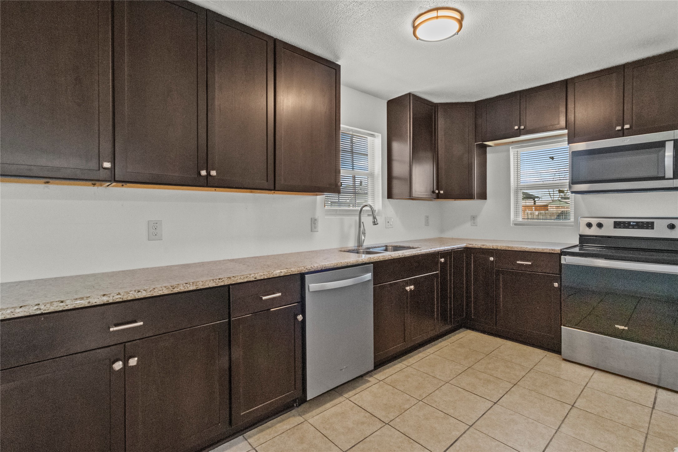 317-319 E B Street Property Photo 2
