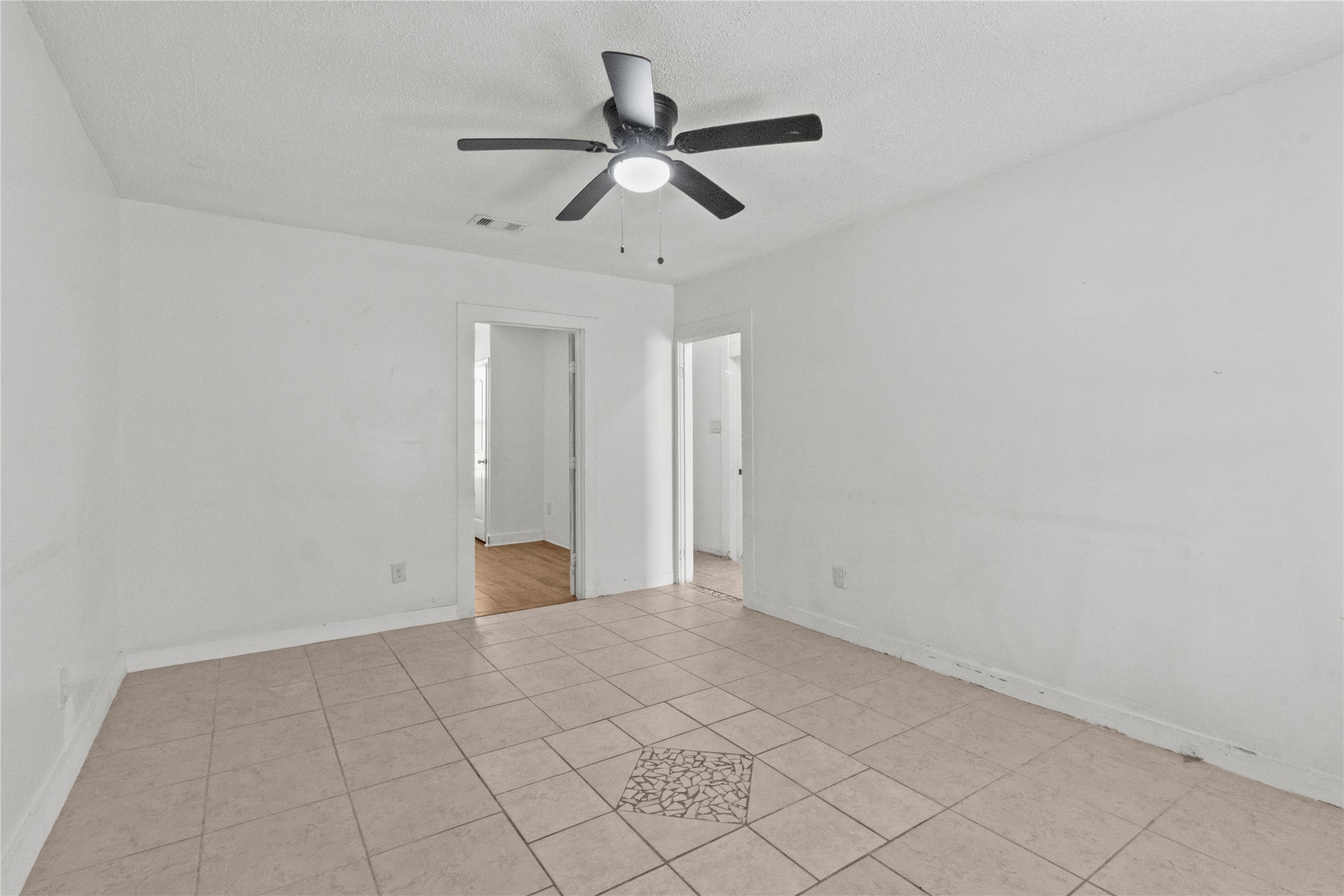 317-319 E B Street Property Photo 4
