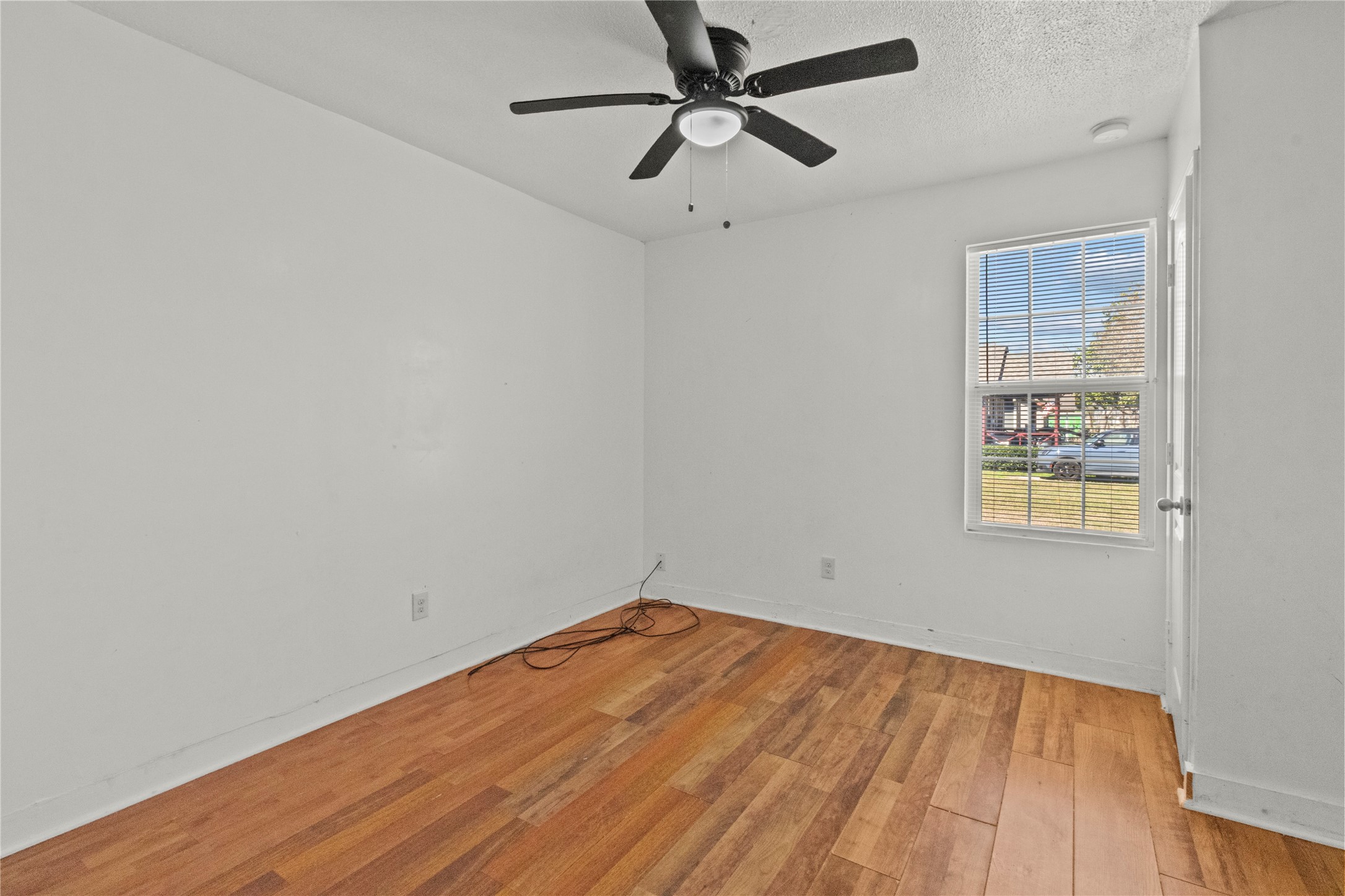 317-319 E B Street Property Photo 8