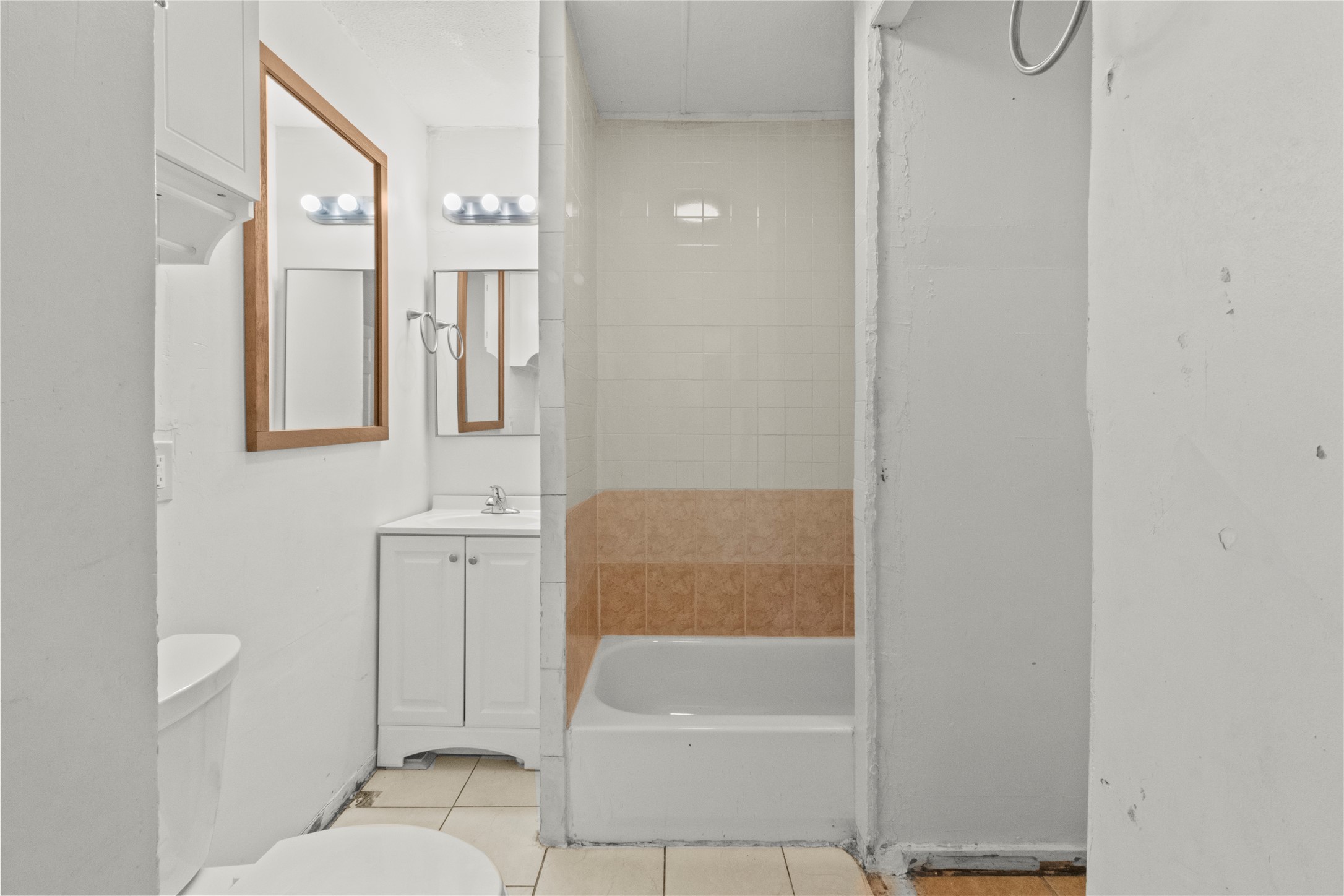 317-319 E B Street Property Photo 16
