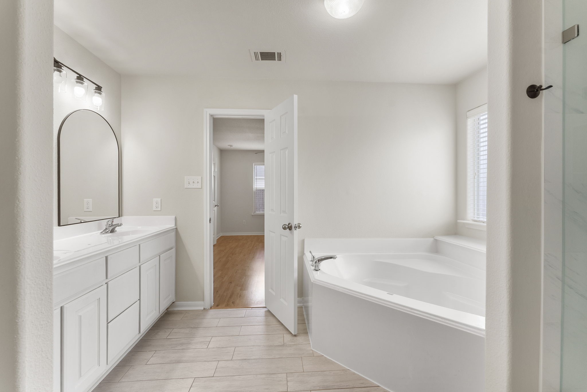 4810 Neches Court Property Photo 17