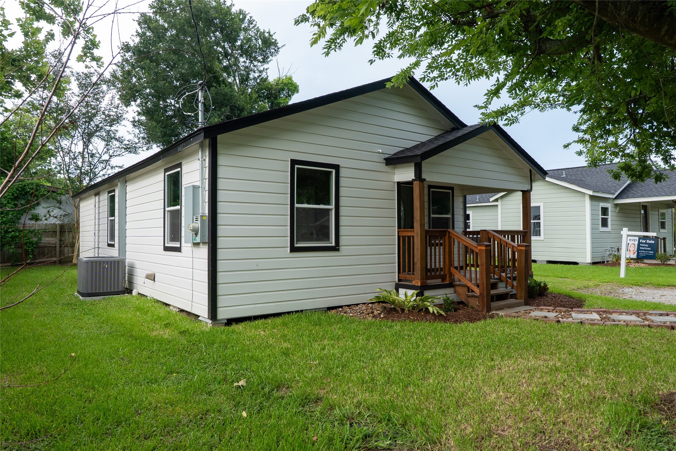 130 & 134 E Bernard Street Property Photo 4