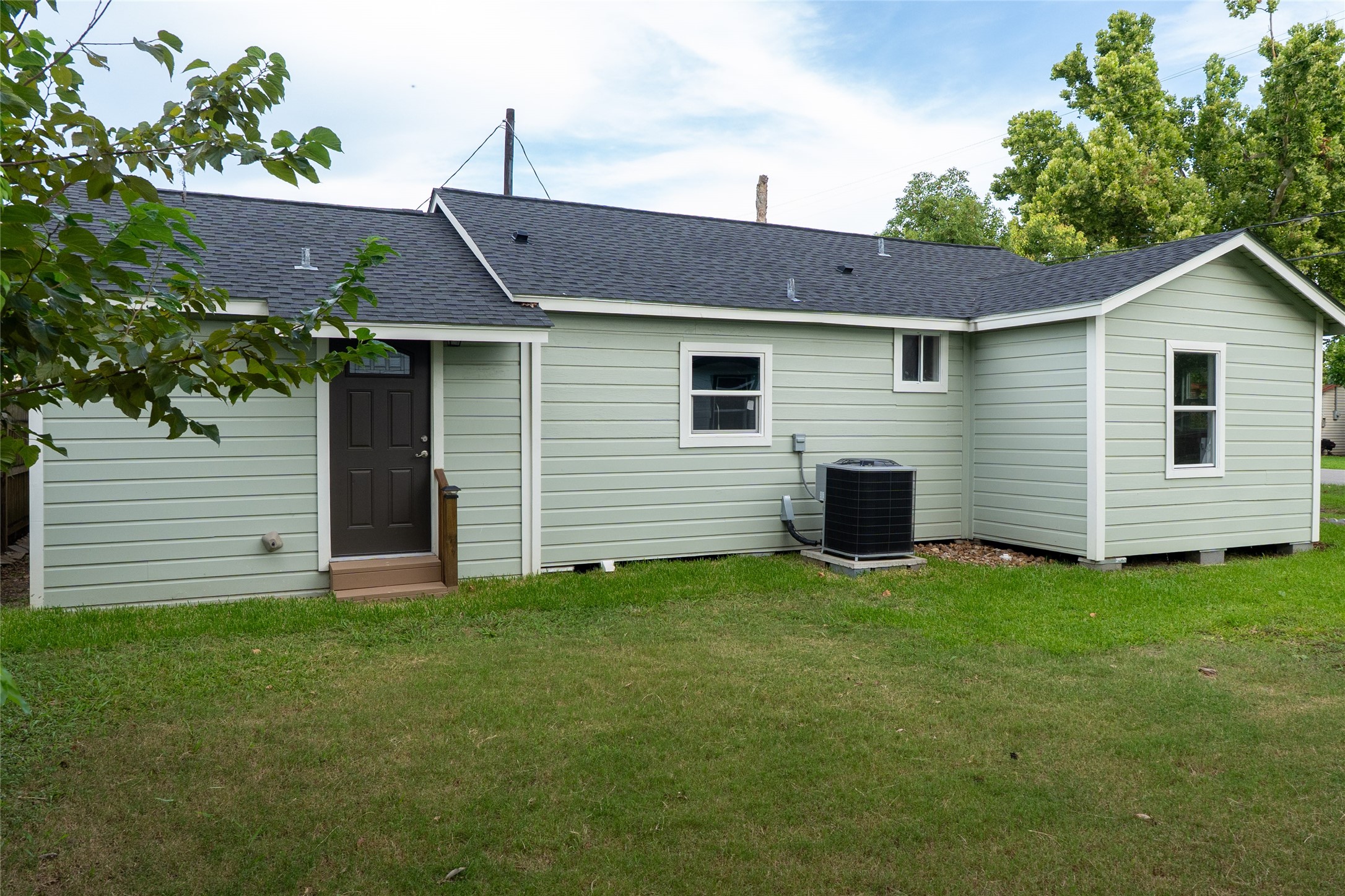 130 & 134 E Bernard Street Property Photo 7