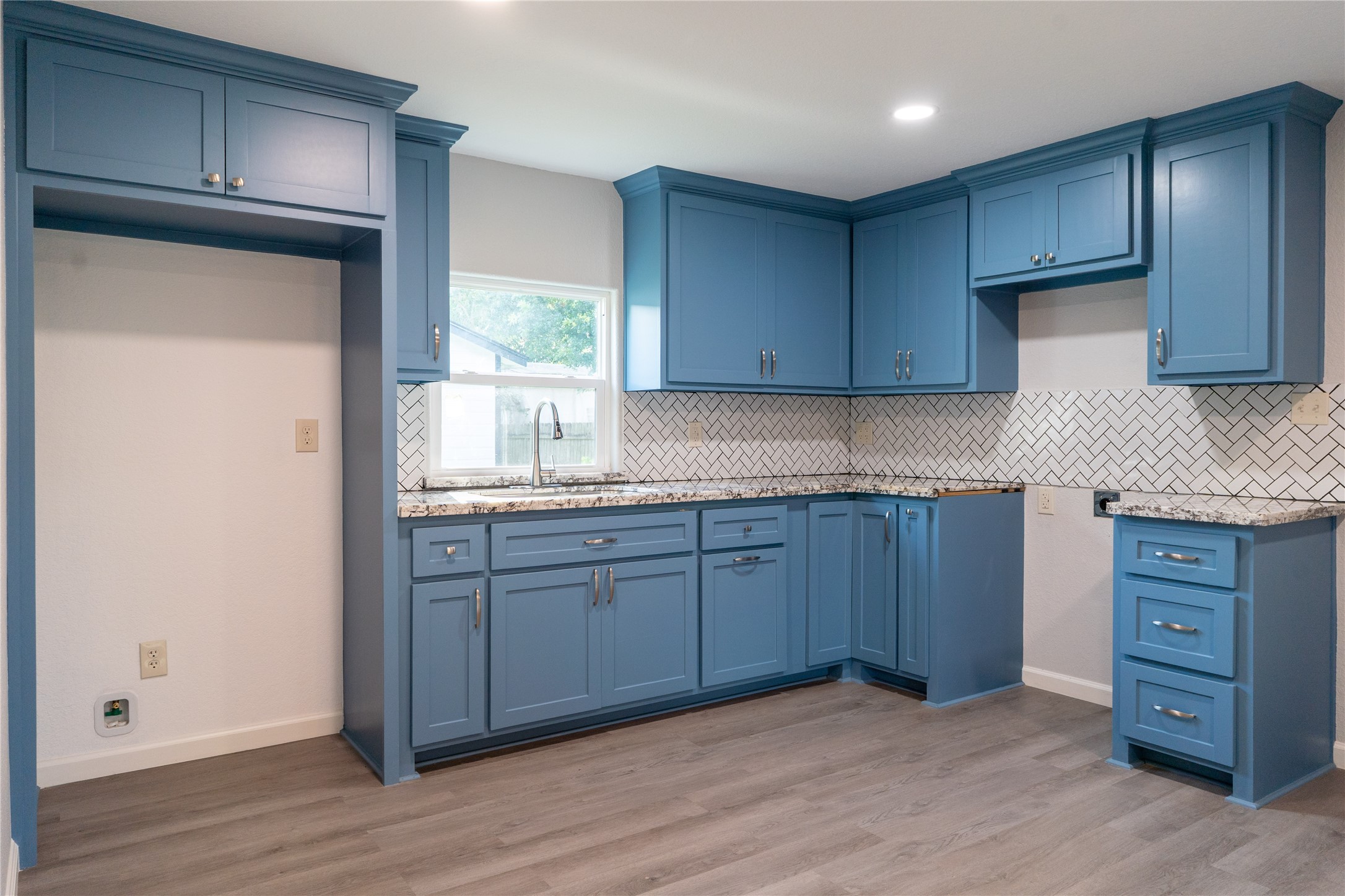 130 & 134 E Bernard Street Property Photo 11