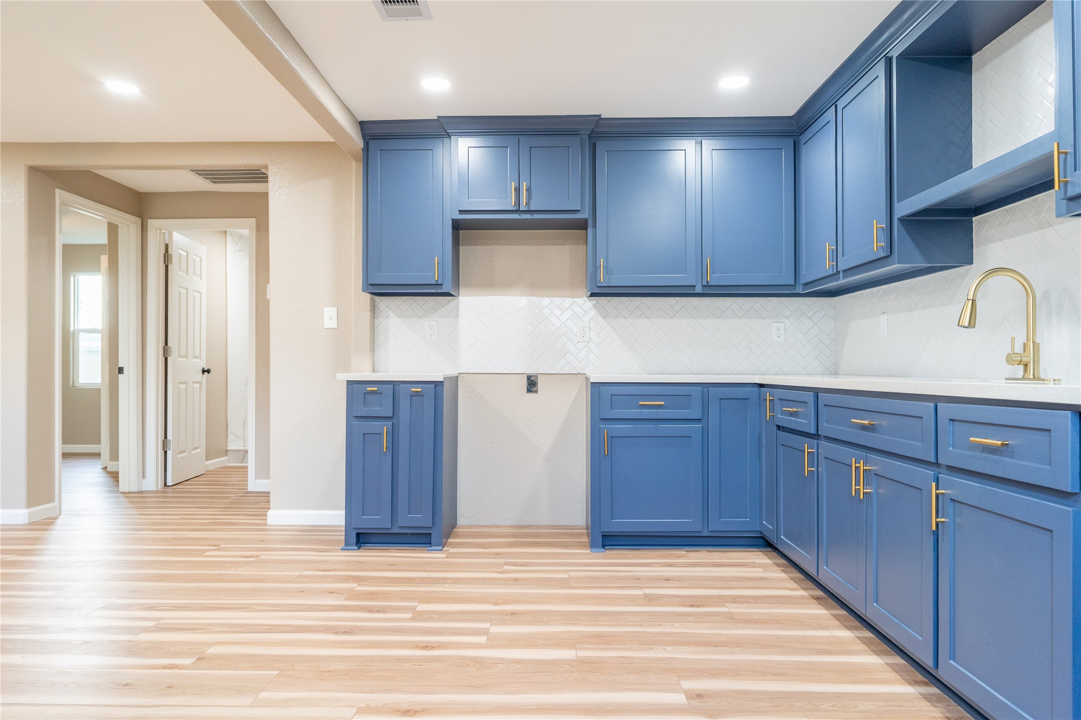 130 & 134 E Bernard Street Property Photo 21