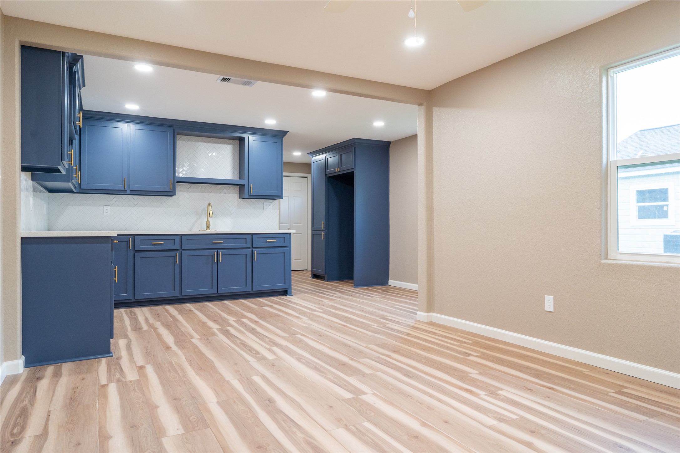 130 & 134 E Bernard Street Property Photo 22