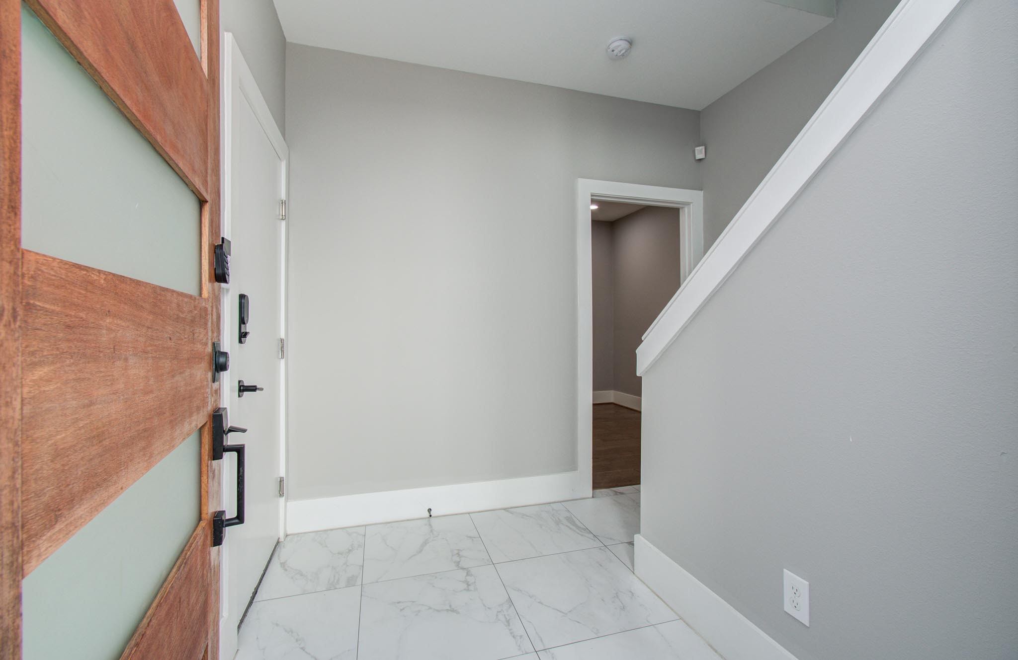2407 Anita Street D Property Photo 6