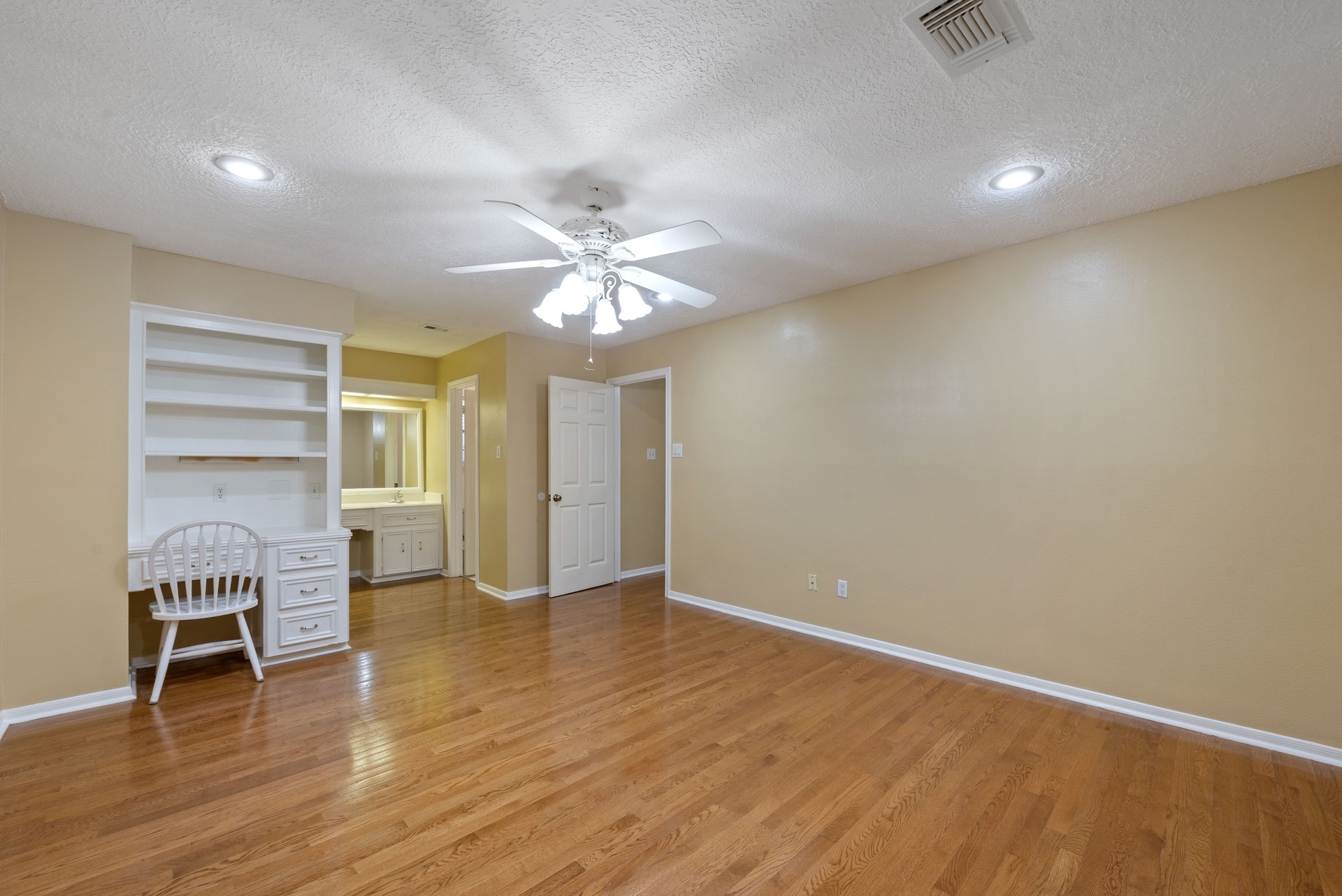 9719 Godstone Lane Property Photo 13
