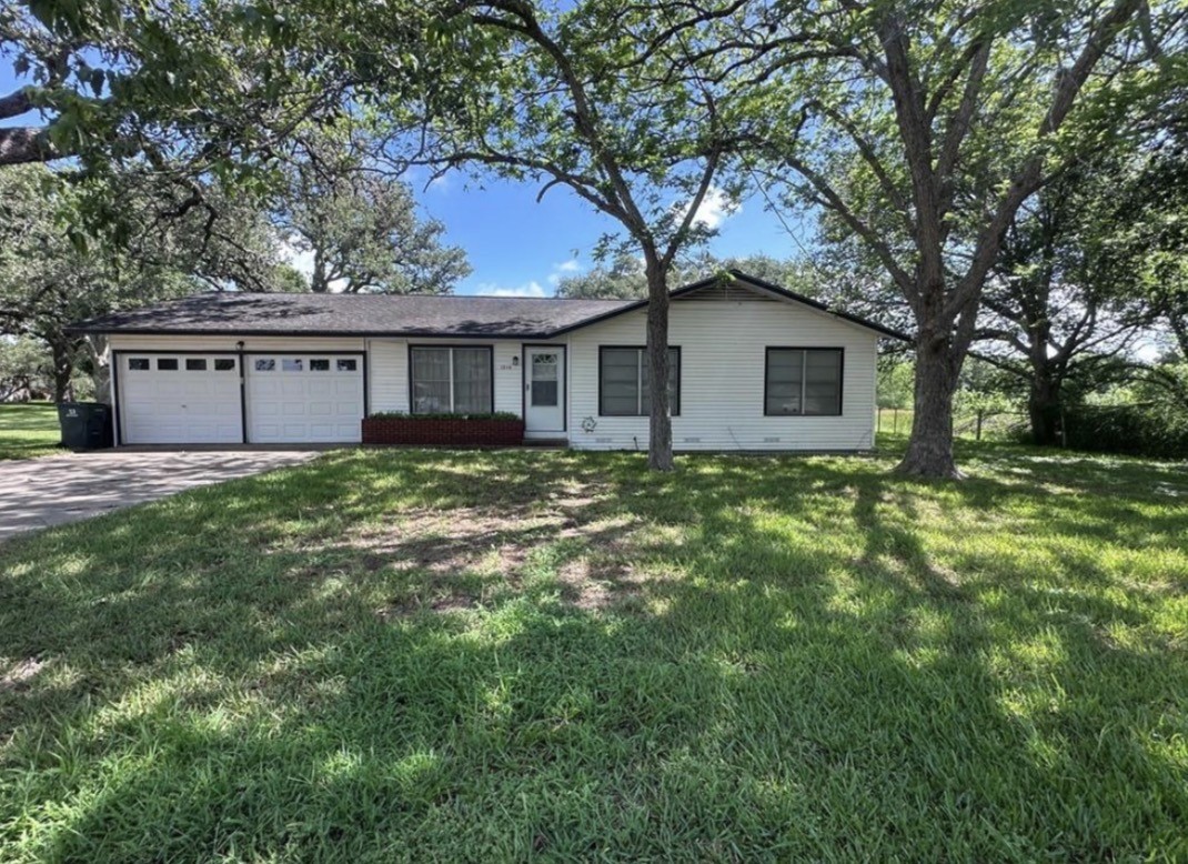 1214 Macarthur Property Photo 1