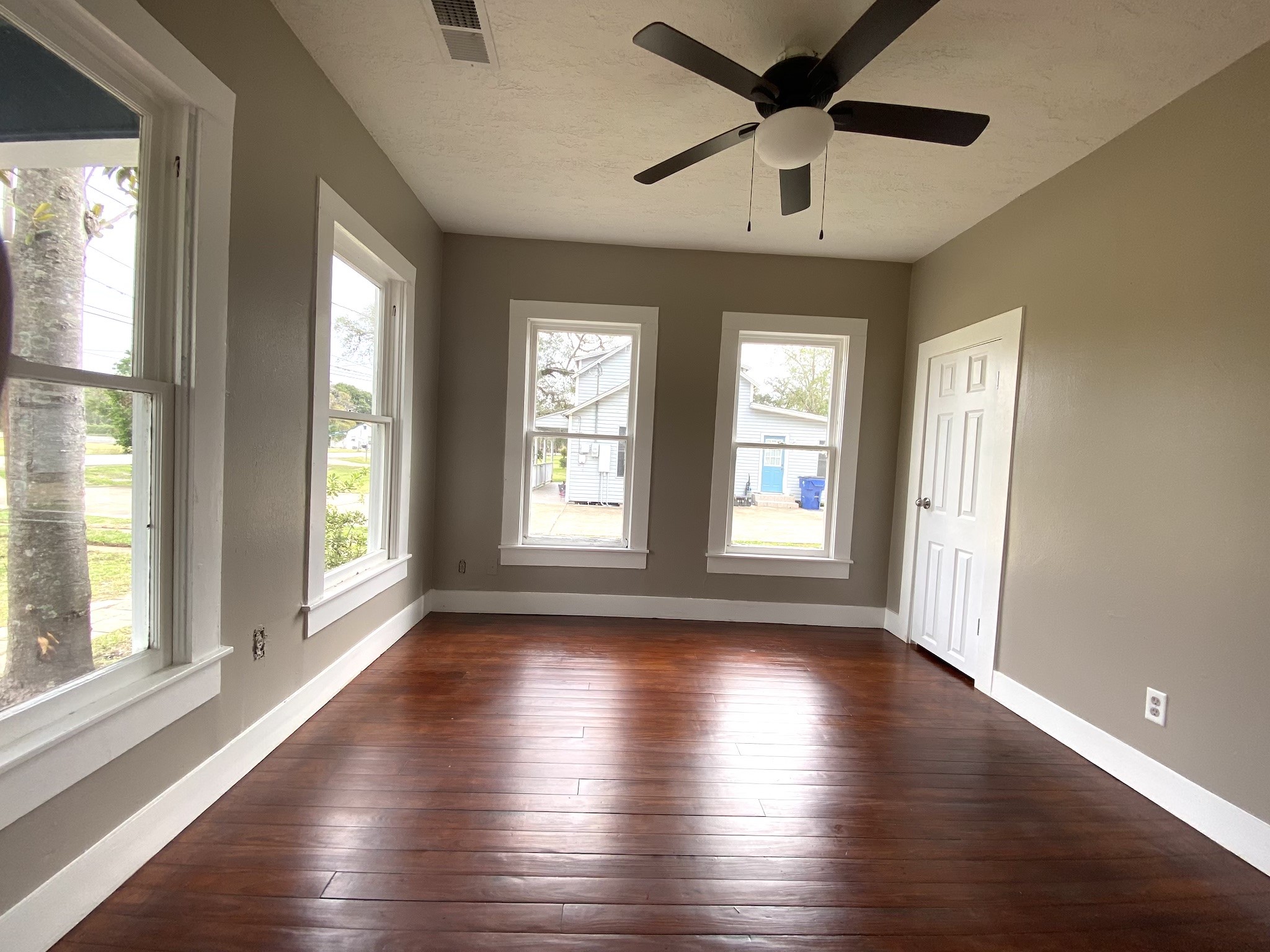 513 E Bernard Street Property Photo 5