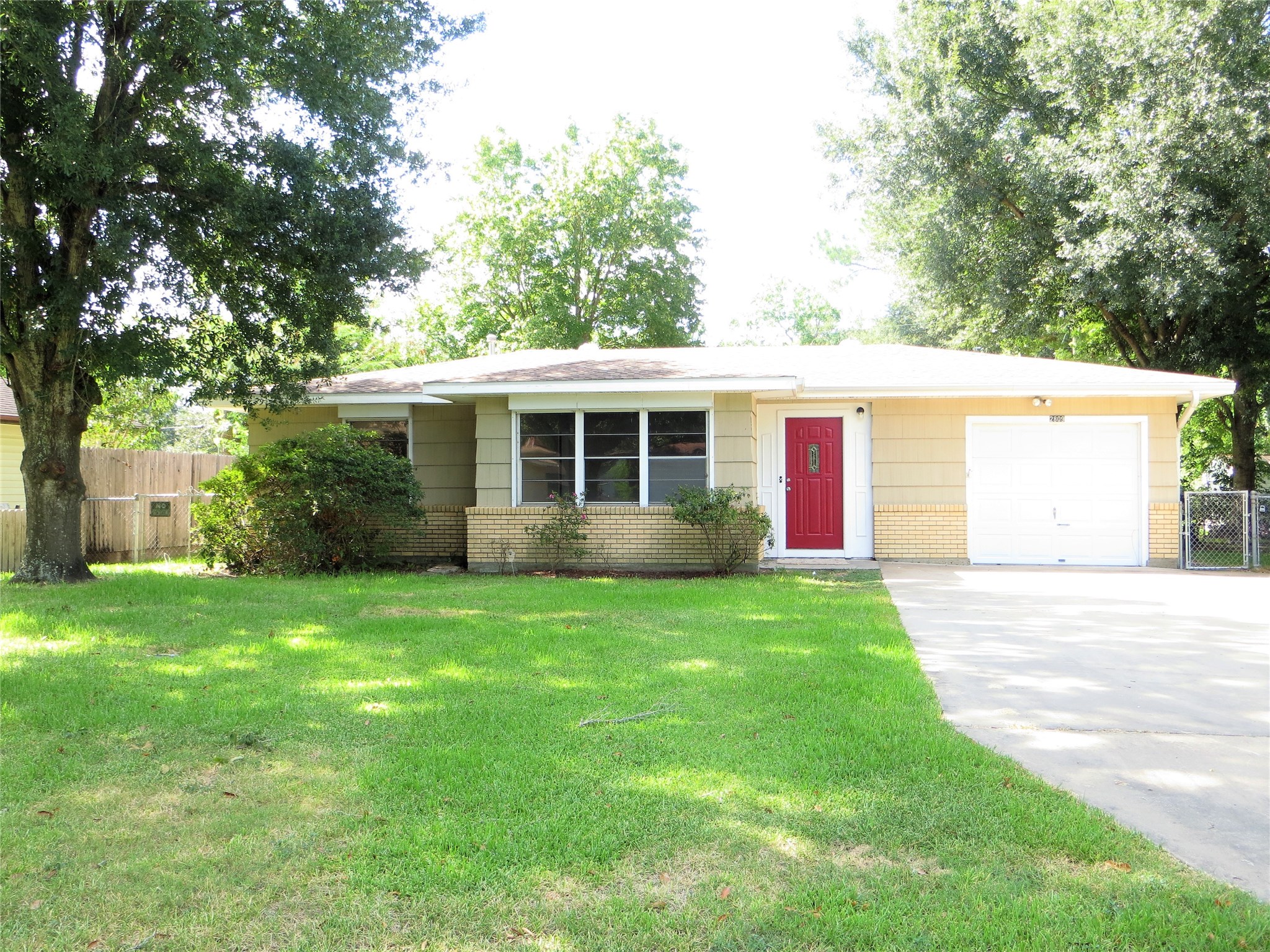 2809 Rosadele Street Property Photo 3
