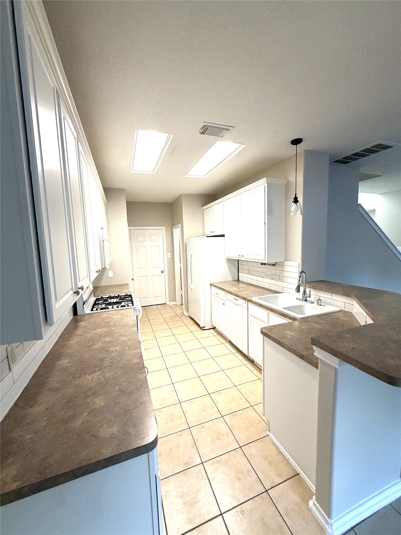 17138 Oakwood Chase Drive Property Photo 8