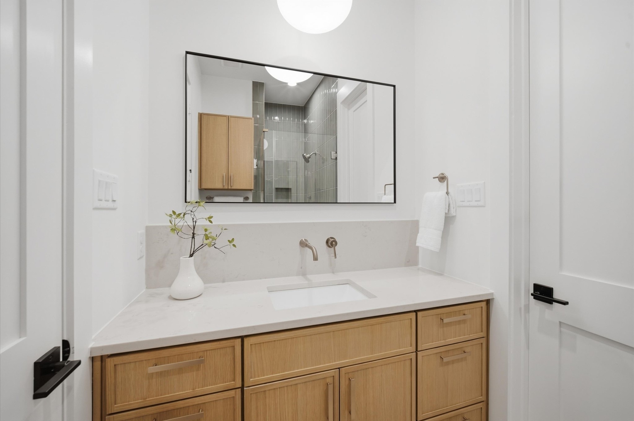 611 E 25th Street B Property Photo 23