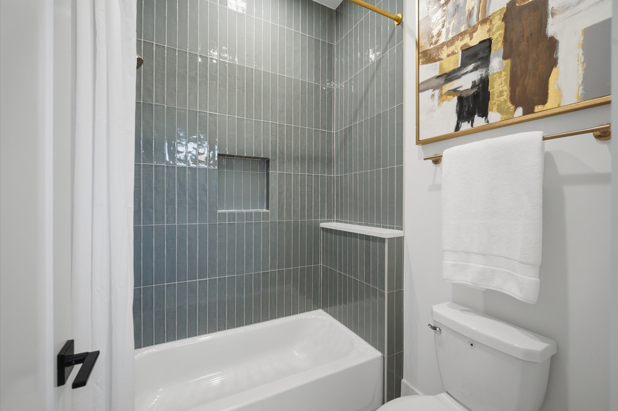 611 E 25th Street B Property Photo 25