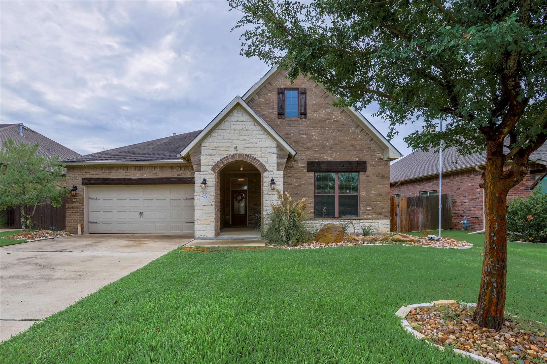 2505 Hailes Lane Property Photo 1