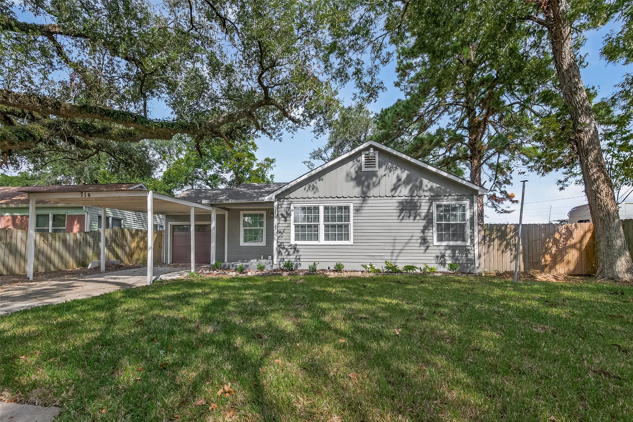 714 E Humble Street Property Photo 3