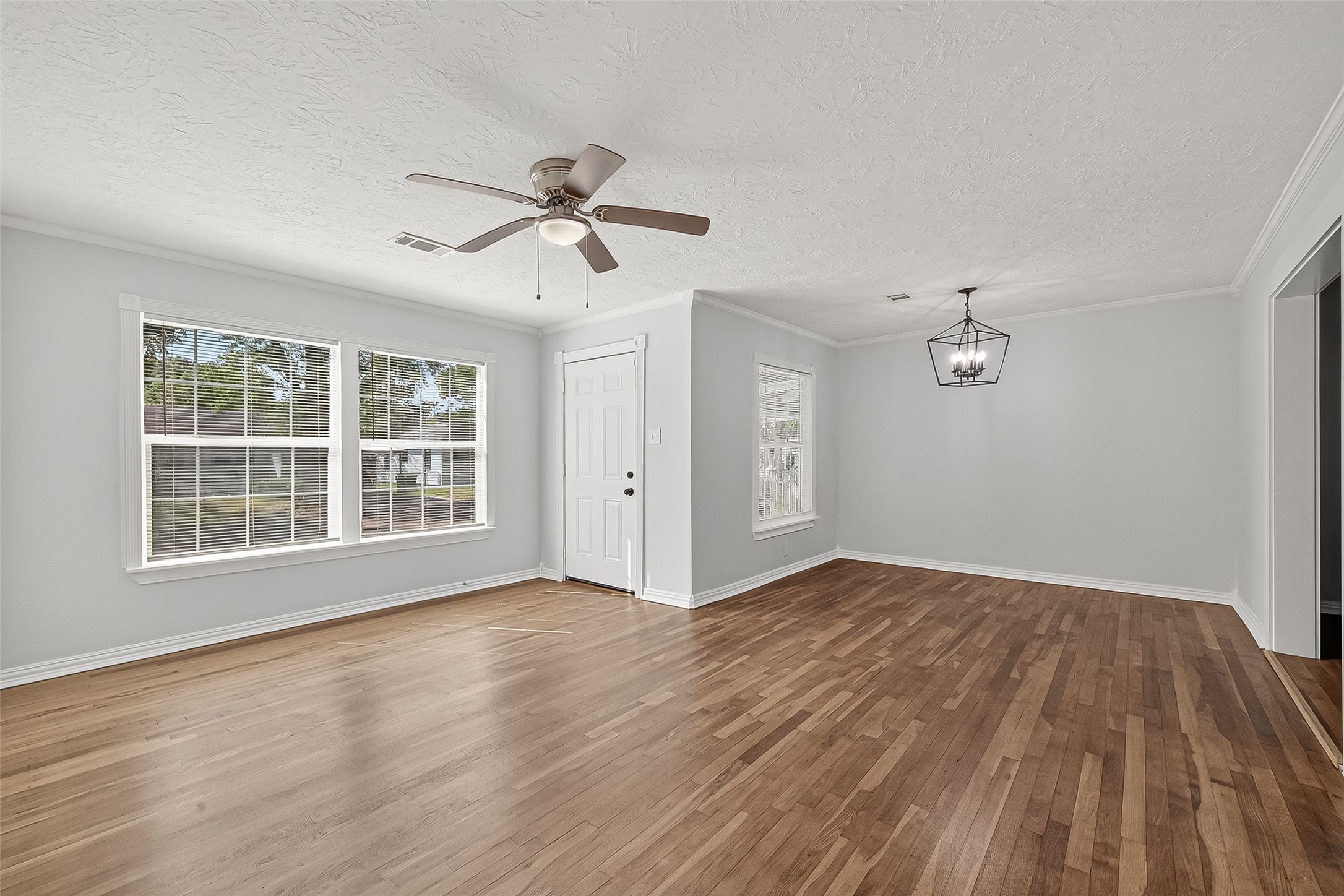 714 E Humble Street Property Photo 6