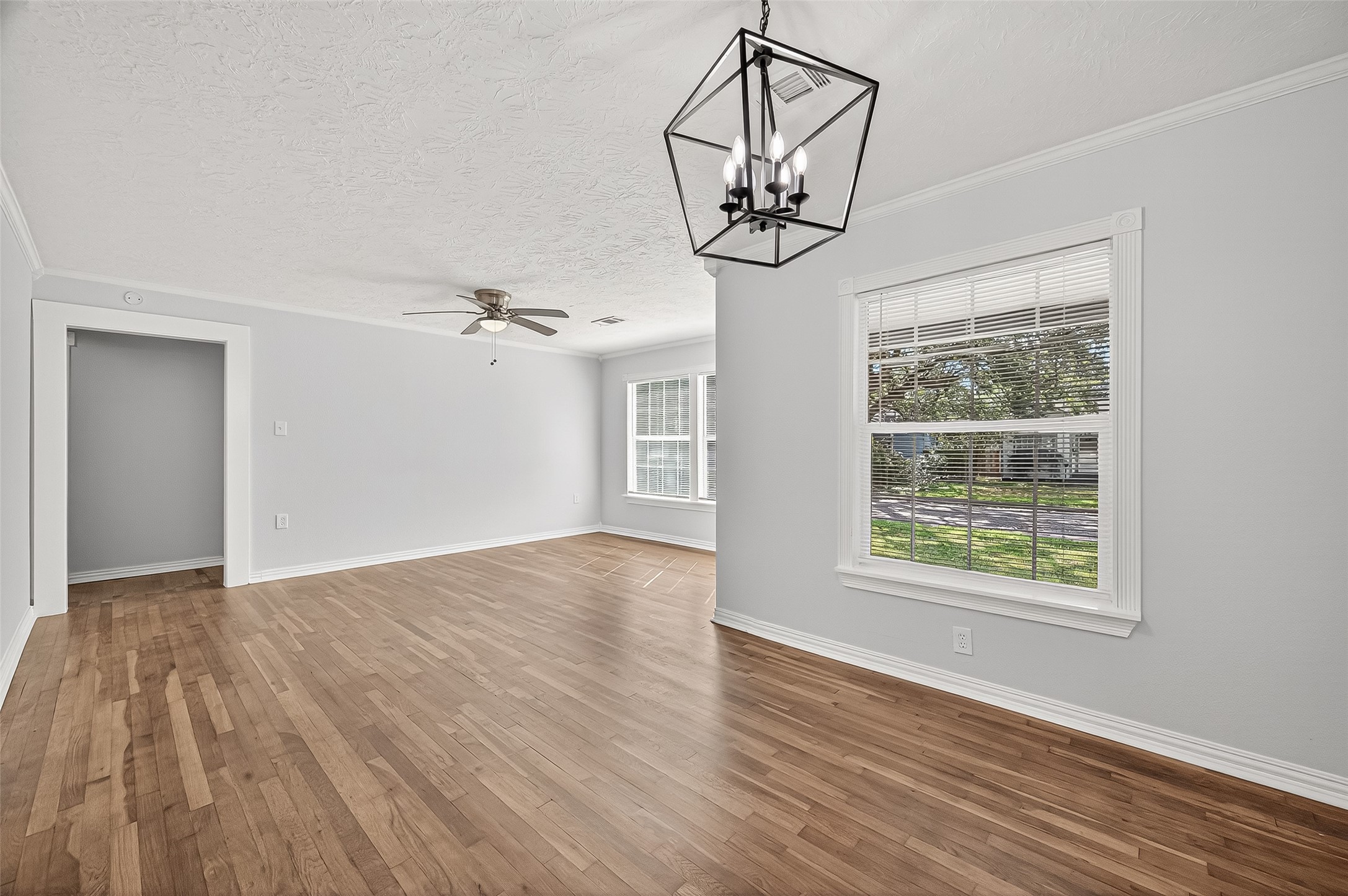 714 E Humble Street Property Photo 7