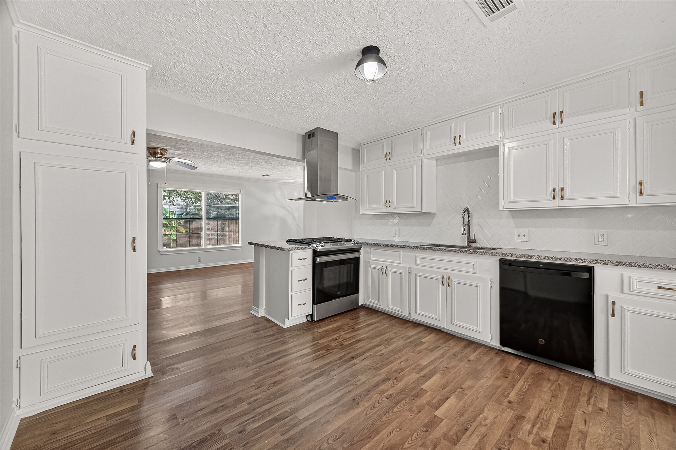 714 E Humble Street Property Photo 11