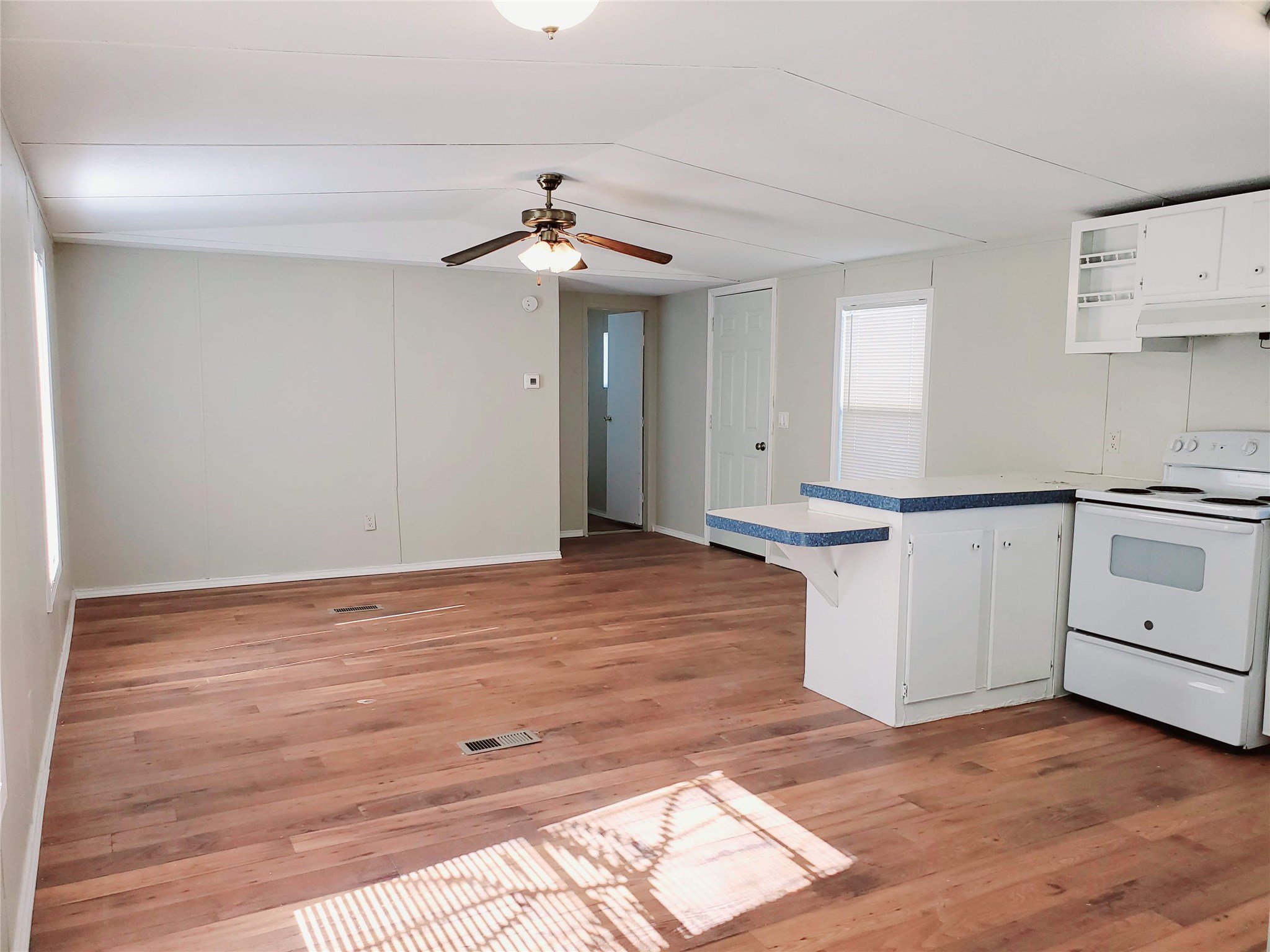 401 S Woodson Street 5 Property Photo 4