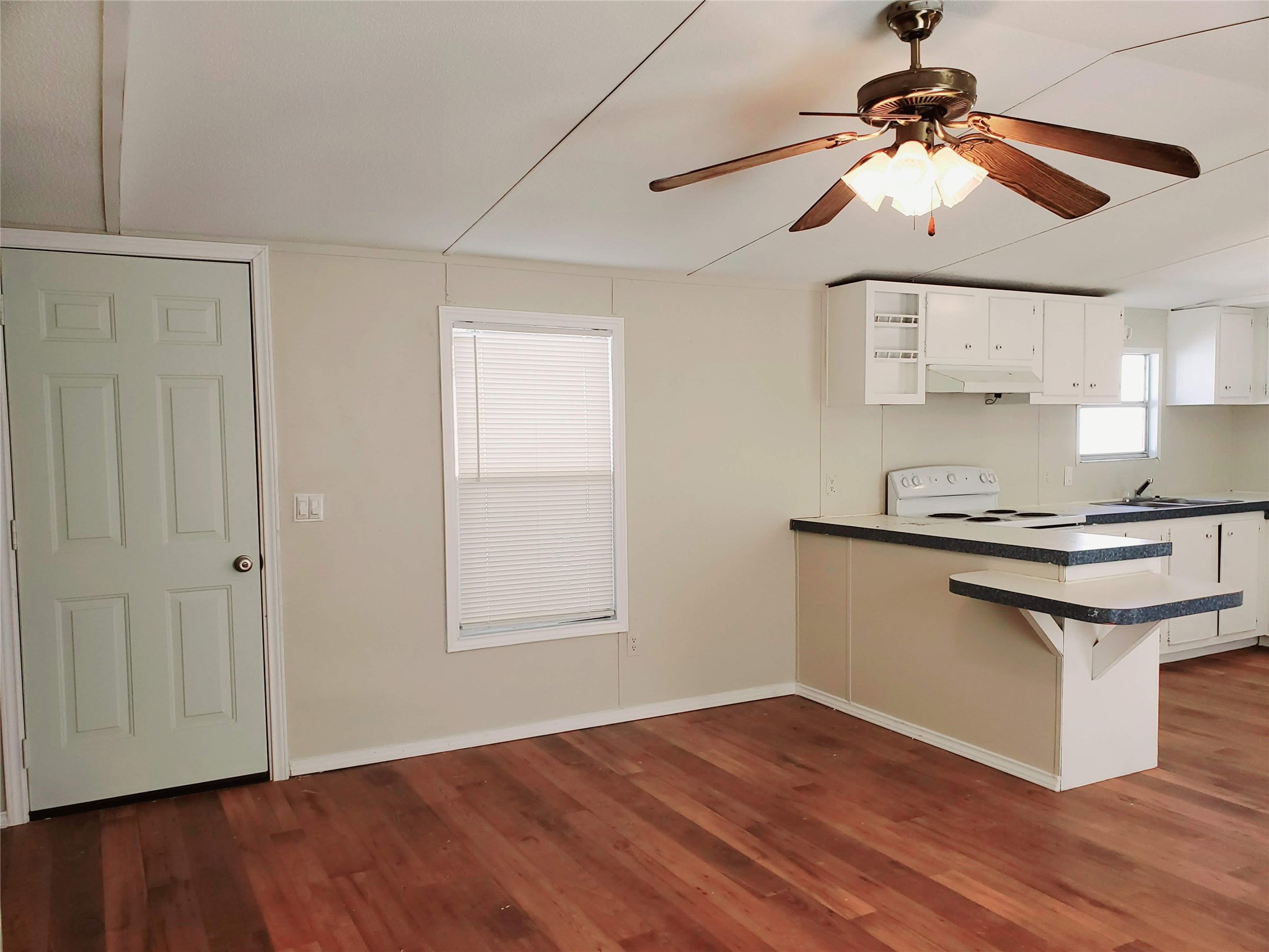 401 S Woodson Street 5 Property Photo 5