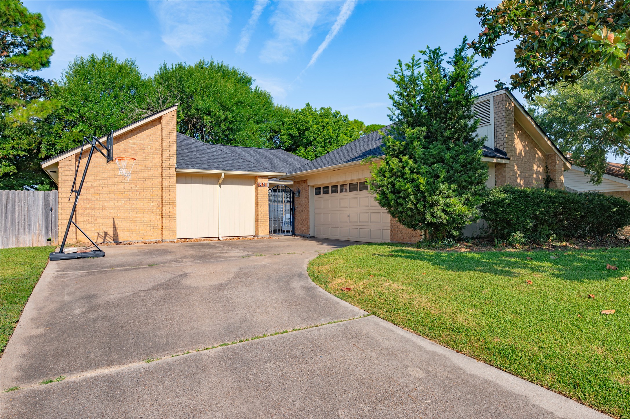 2701 20th Street N Property Photo 3