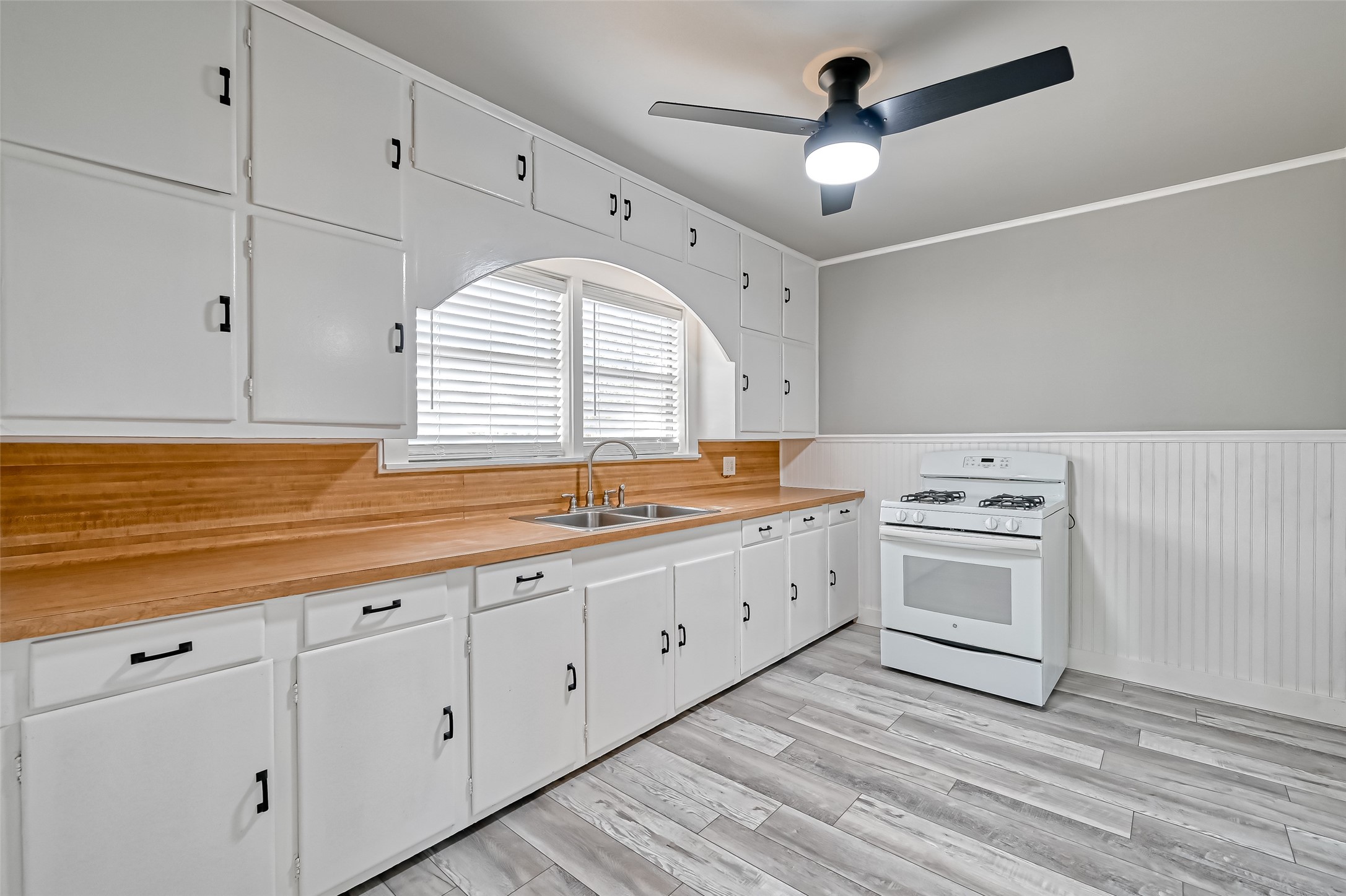 9314 Church Street Property Photo 10