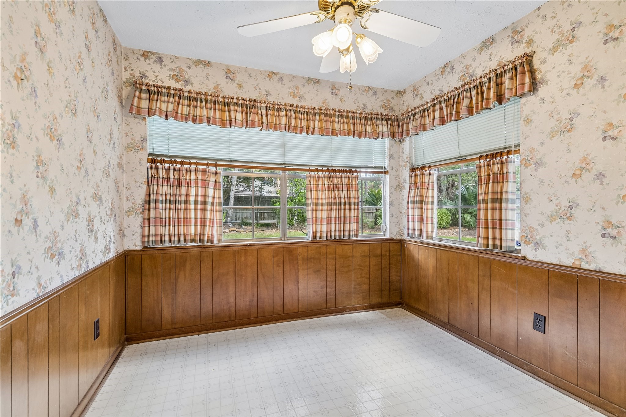 3523 Village Oaks Drive Property Photo 8
