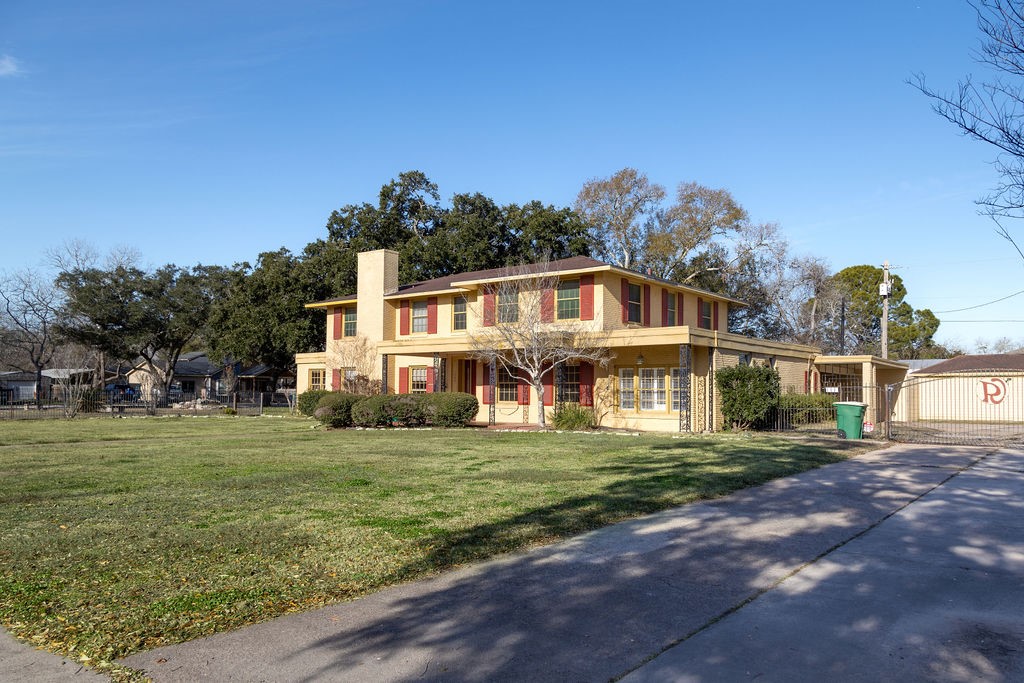 208 West Putnum Avenue Property Photo 2