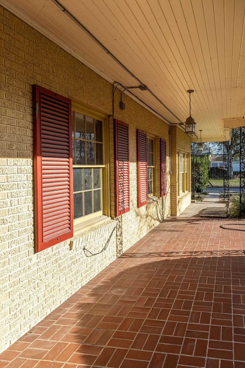 208 West Putnum Avenue Property Photo 4