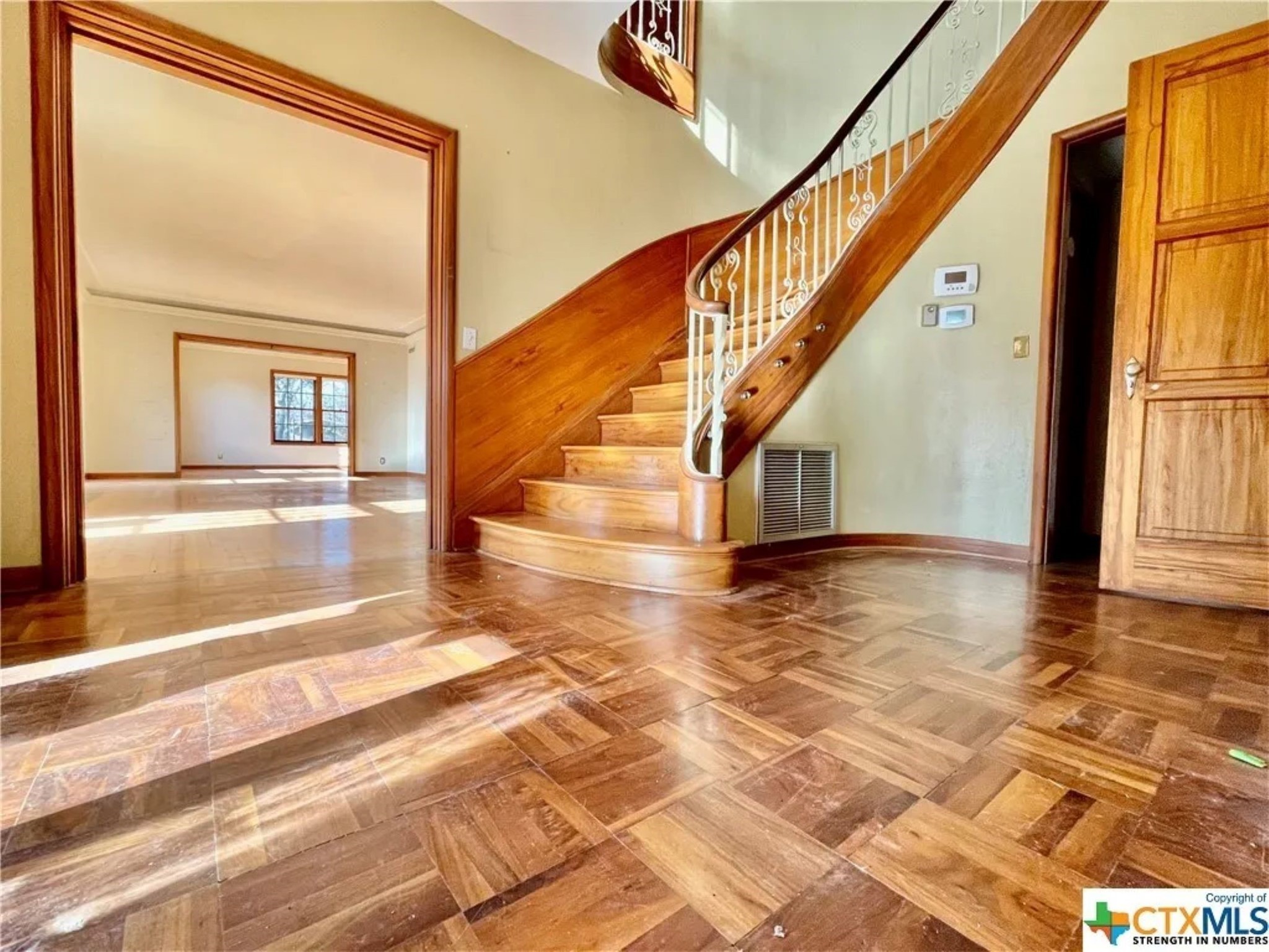 208 West Putnum Avenue Property Photo 7