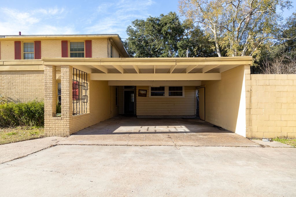 208 West Putnum Avenue Property Photo 24
