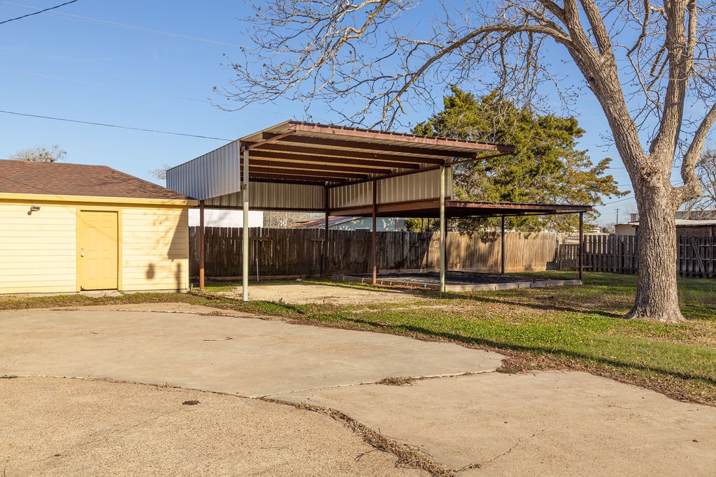 208 West Putnum Avenue Property Photo 25