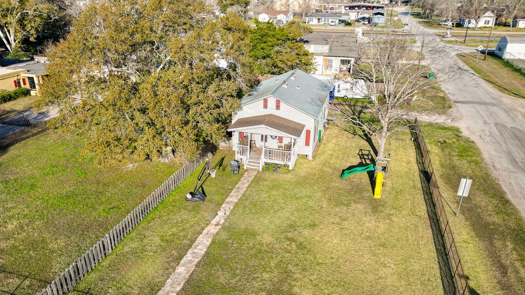 208 West Putnum Avenue Property Photo 28