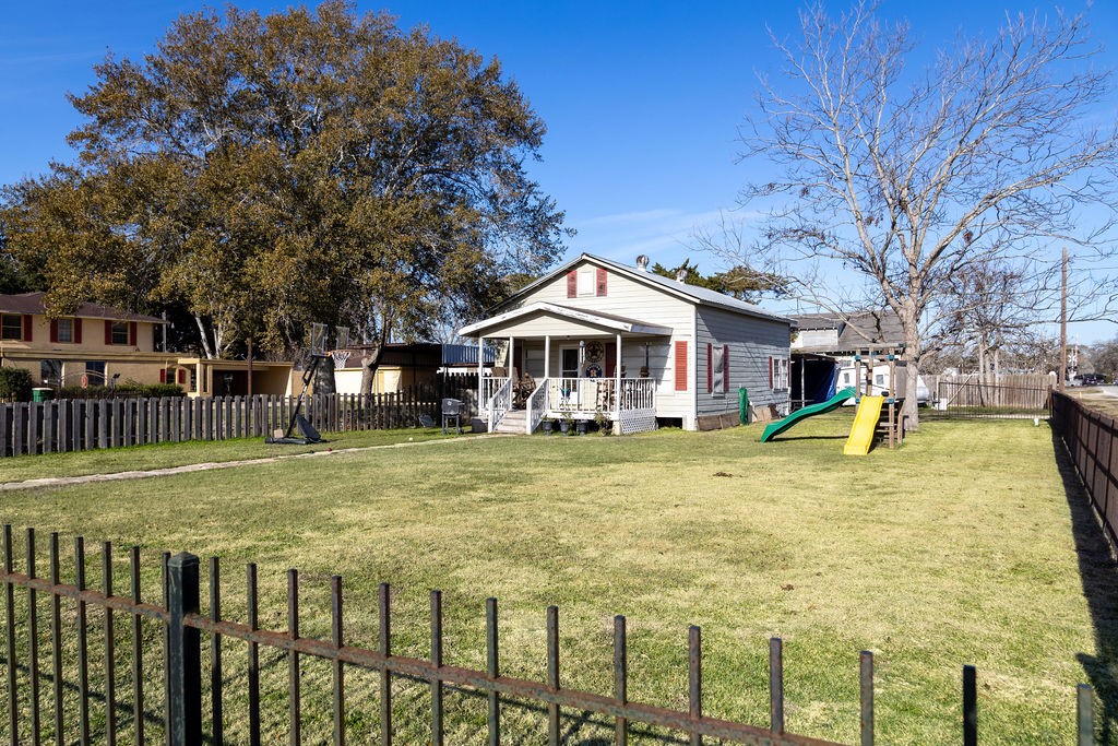 208 West Putnum Avenue Property Photo 31