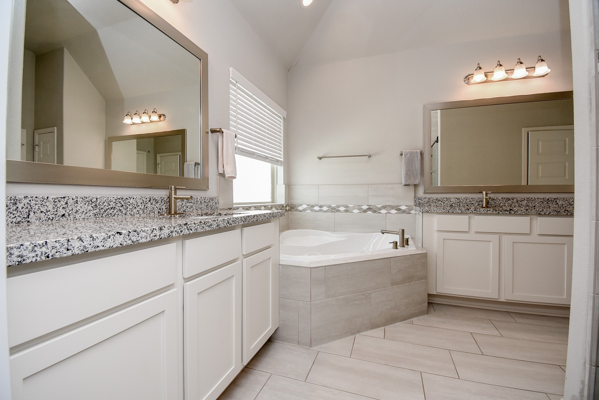 10606 Centre Shadows Drive Property Photo 27