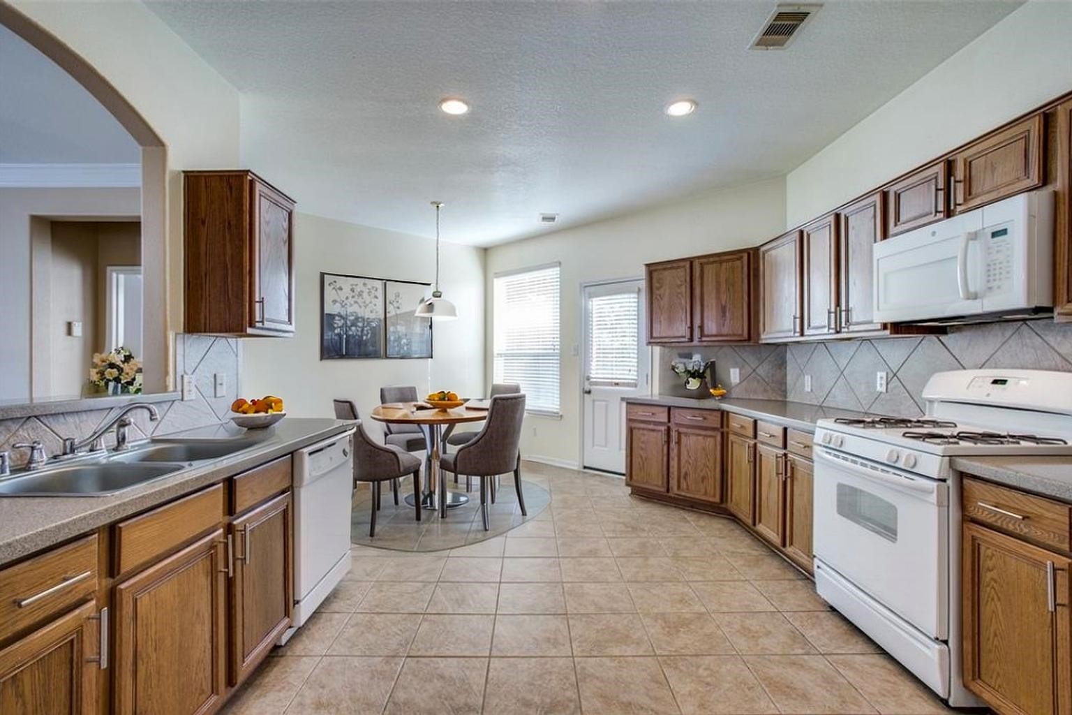 9907 Valance Way Property Photo 14