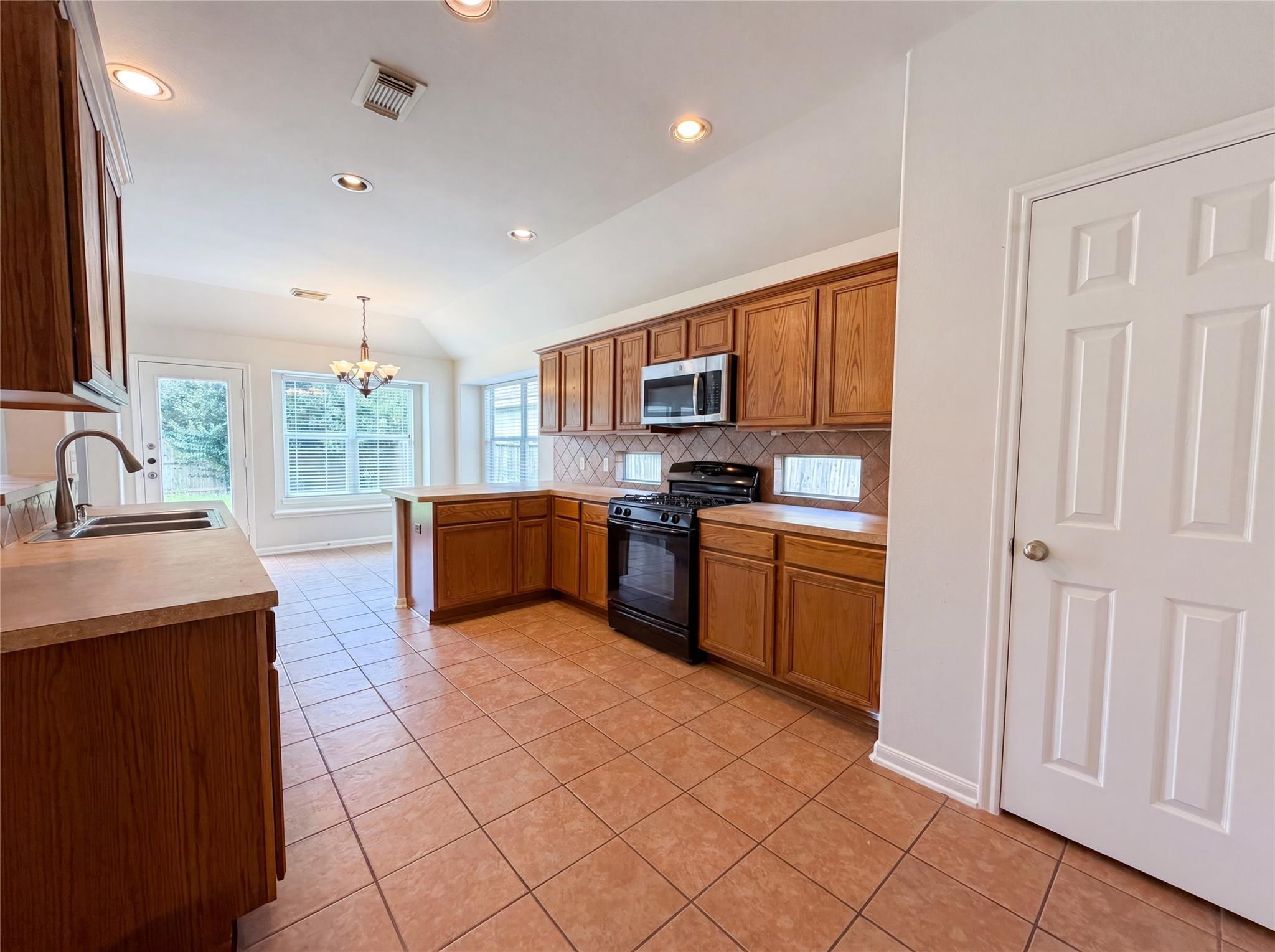 6843 Tammany Manor Lane Property Photo 10