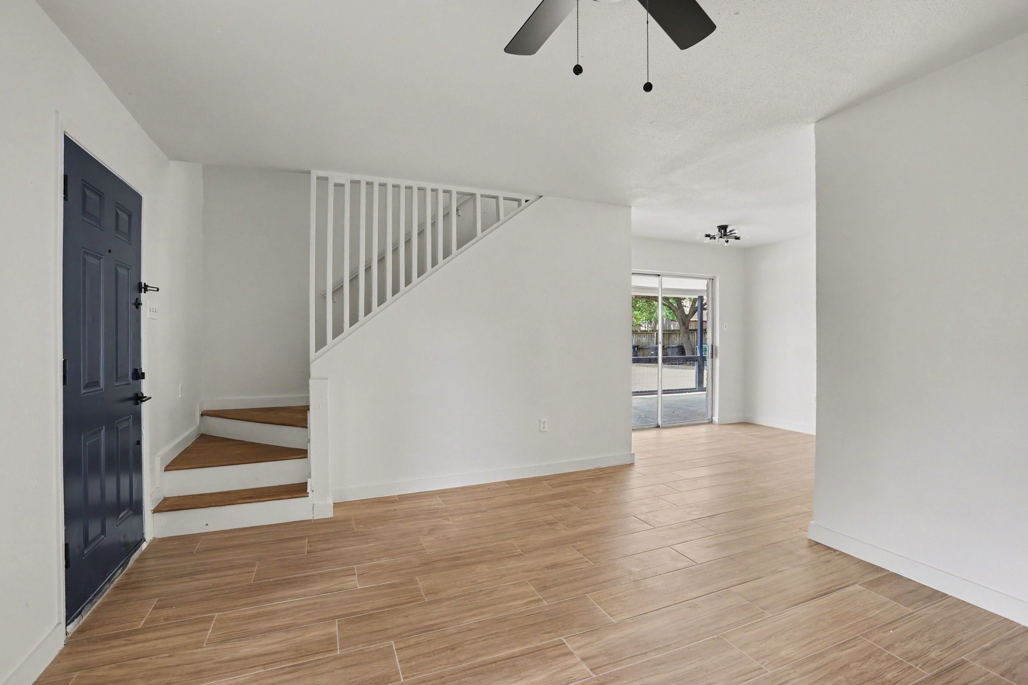 2119 Barr Street C Property Photo 3