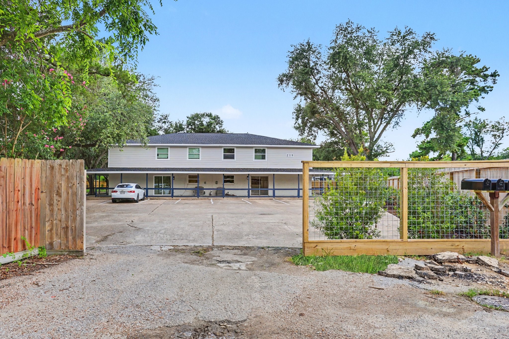 2119 Barr Street C Property Photo 3