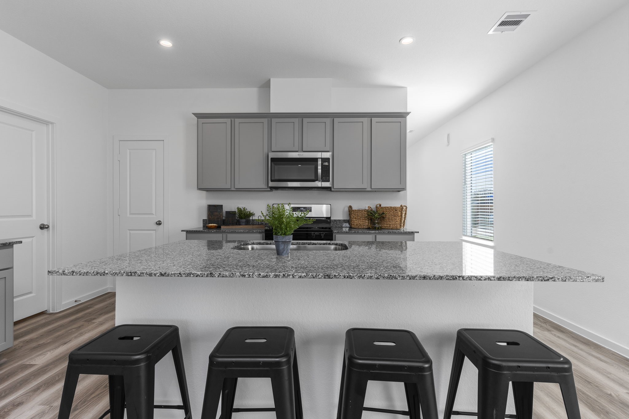 6838 Spur Creek Drive Property Photo 11